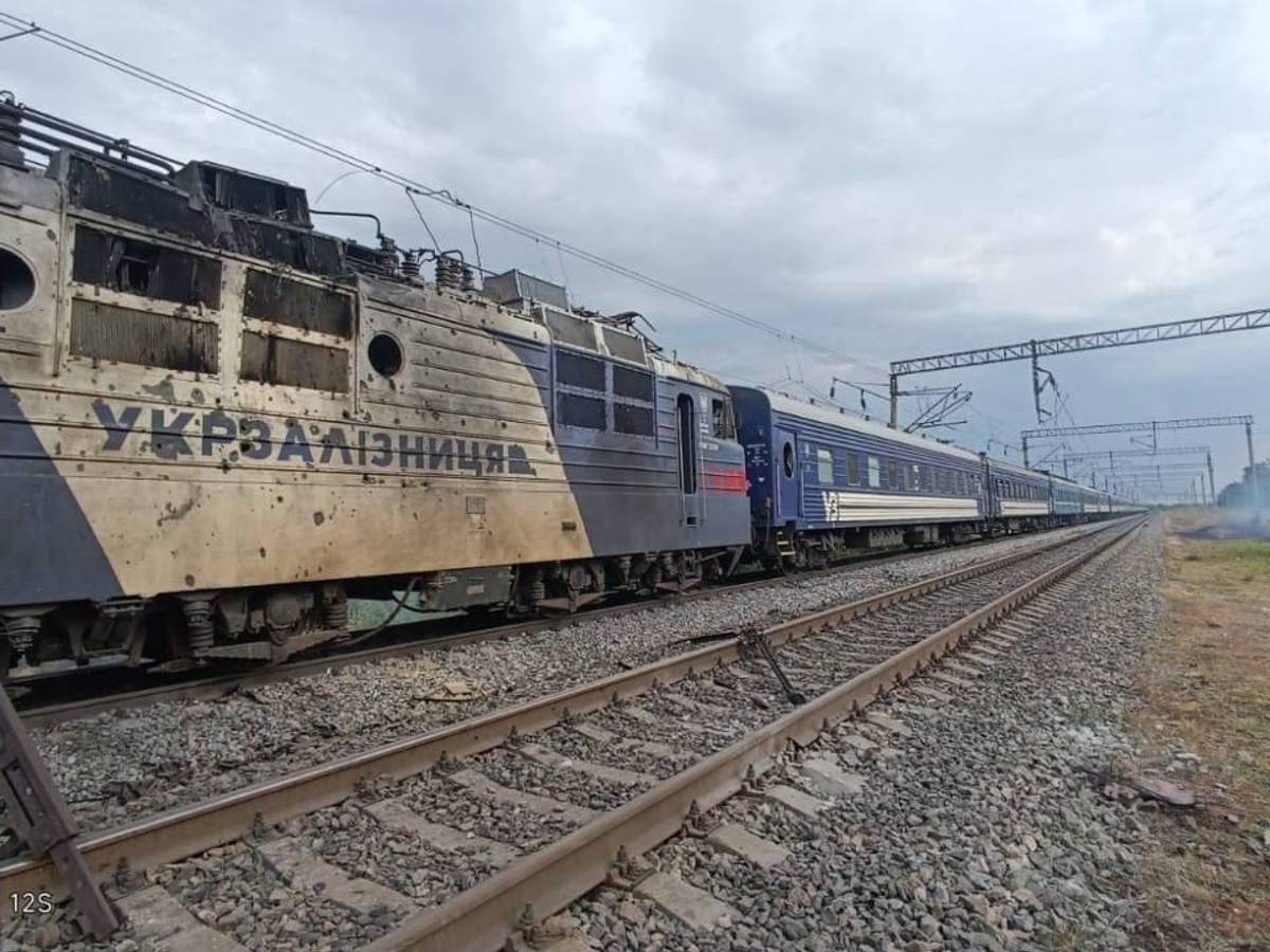 Beim Einschlag einer russischen Drohne in einen Zug auf dem Weg nach Odessa sind fast 600 Passagiere mit dem Schrecken davongekommen.