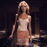 Nelly (Ella Morgen) wird in der ARD-Serie „Selling Sex“ zu Aurora. (Bild: ARD Degeto Film/Mia Wallace Productions/Senator Film Produktion/Michel Vertongen)
