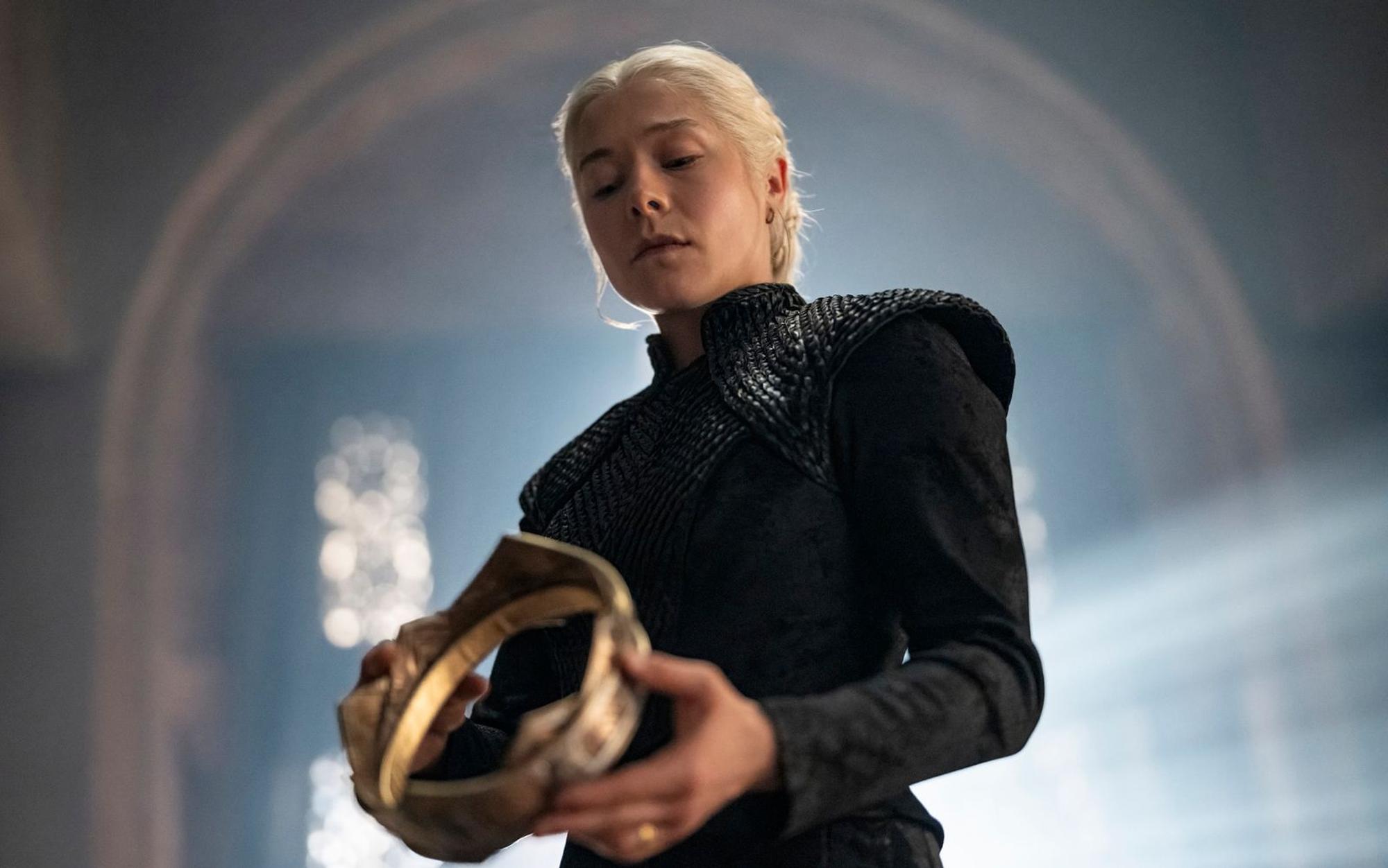 Am Ziel? Königin Rhaenyra (Emma D'Arcy) hält endlich die Krone ihres Vaters in den Händen. (Bild: HBO MAX)