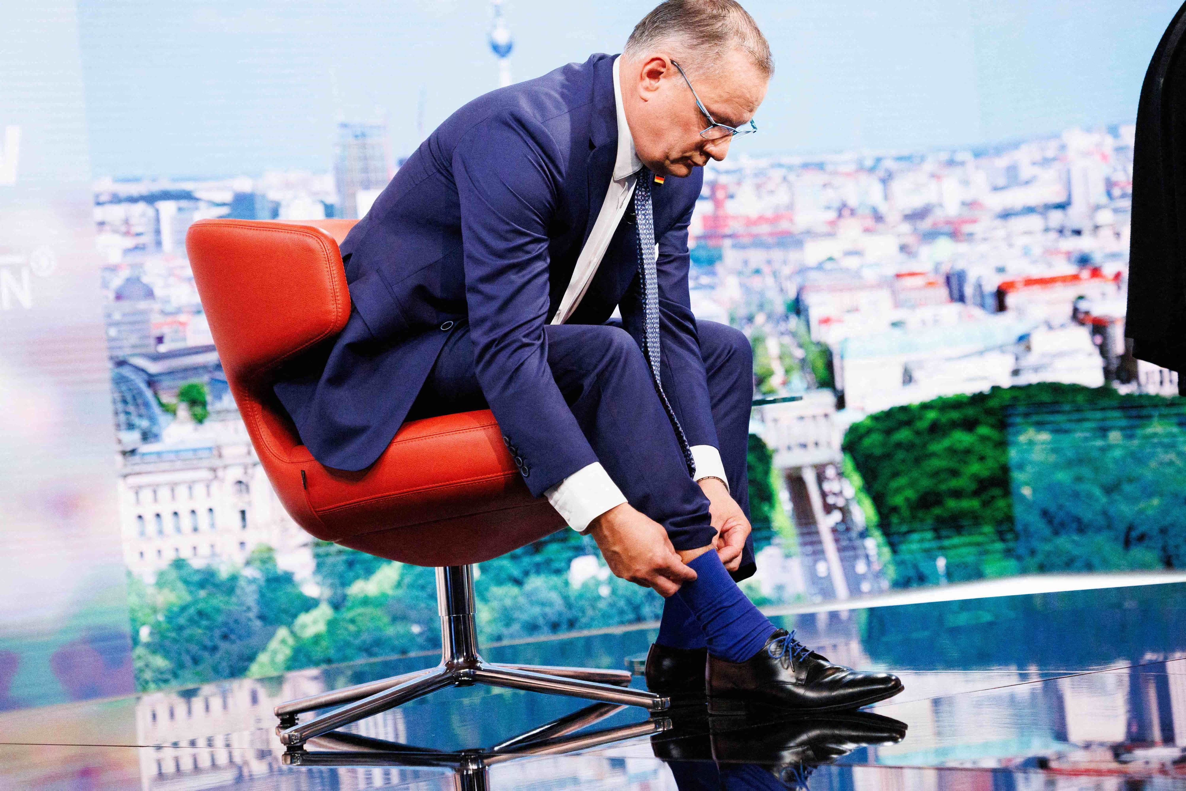 AfD-Chef Tino Chrupalla vor Beginn der Aufzeichnung des ARD-Sommerinterviews im „Bericht aus Berlin“ im ARD-Hauptstadtstudio.