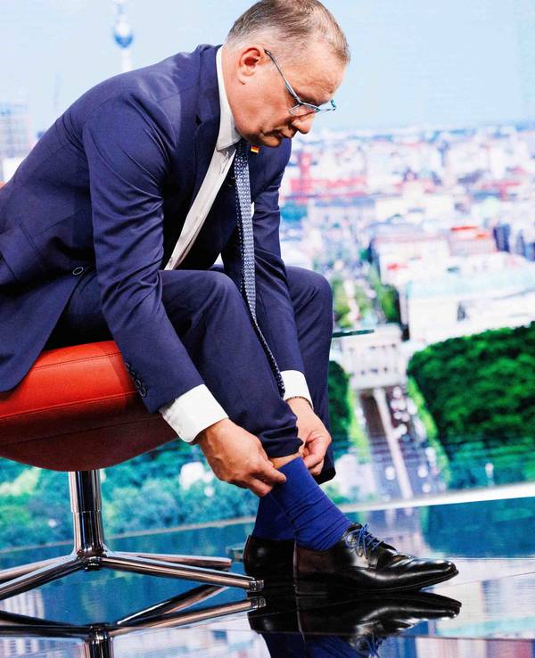 AfD-Chef Tino Chrupalla vor Beginn der Aufzeichnung des ARD-Sommerinterviews im „Bericht aus Berlin“ im ARD-Hauptstadtstudio.