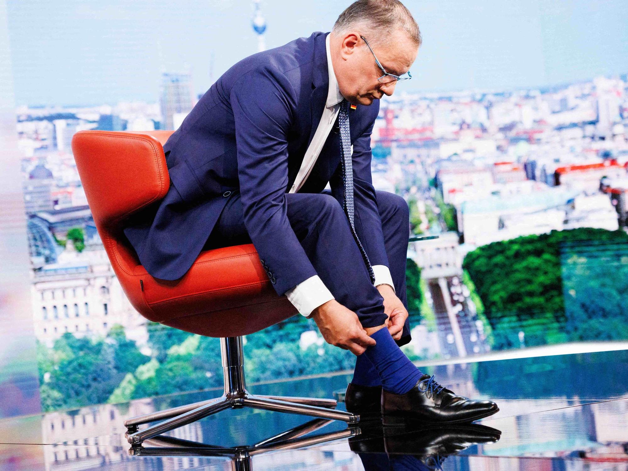 AfD-Chef Tino Chrupalla vor Beginn der Aufzeichnung des ARD-Sommerinterviews im „Bericht aus Berlin“ im ARD-Hauptstadtstudio.