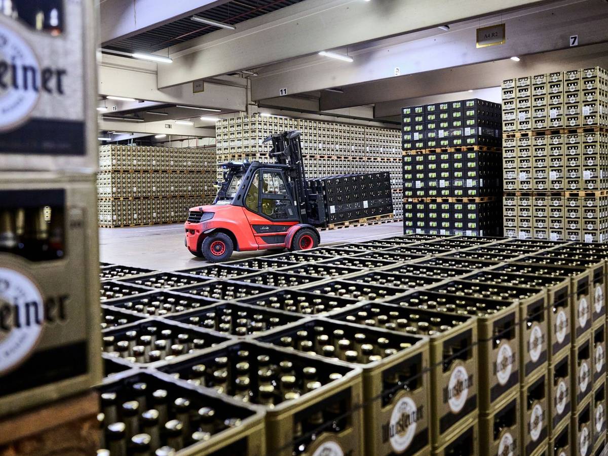 Der Bierkonzern um Warsteiner verlagert seine Bierproduktion aus Herford und Paderborn an den Stammsitz in Warstein. (Archivbild)