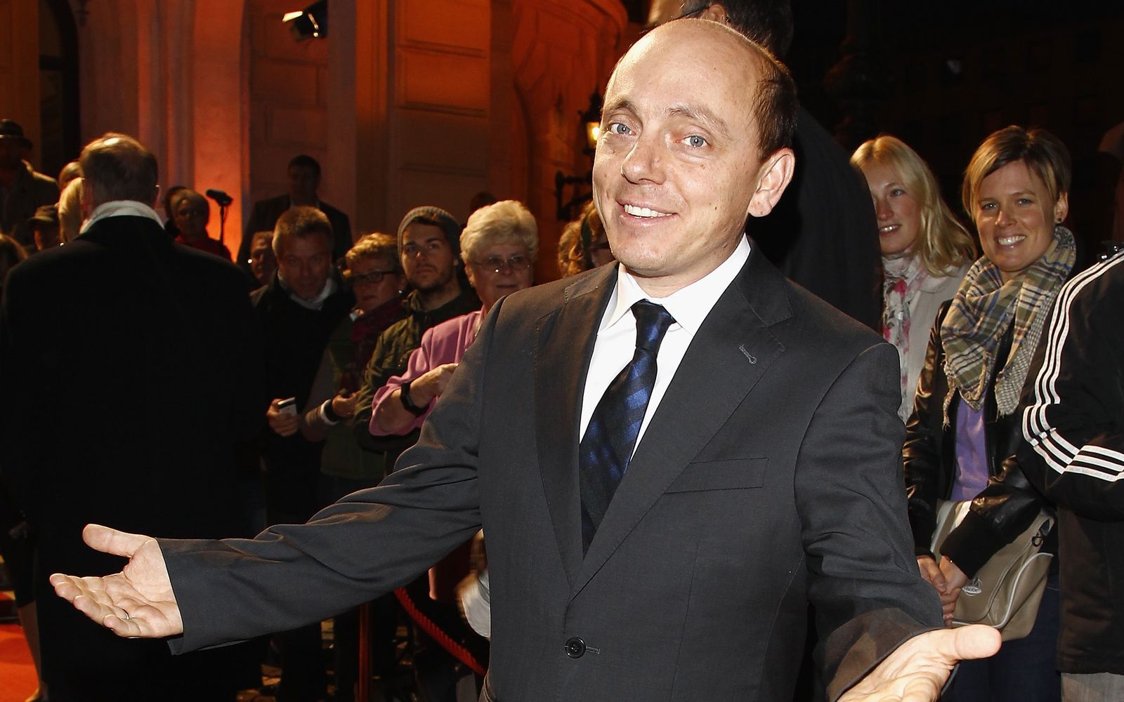 Bernhard Hoëcker hat im Podcast „Frühstück bei Barbara“ erklärt, sich weder privat noch beruflich für Mode zu interessieren. (Bild: 2011 Getty Images/Andreas Rentz)
