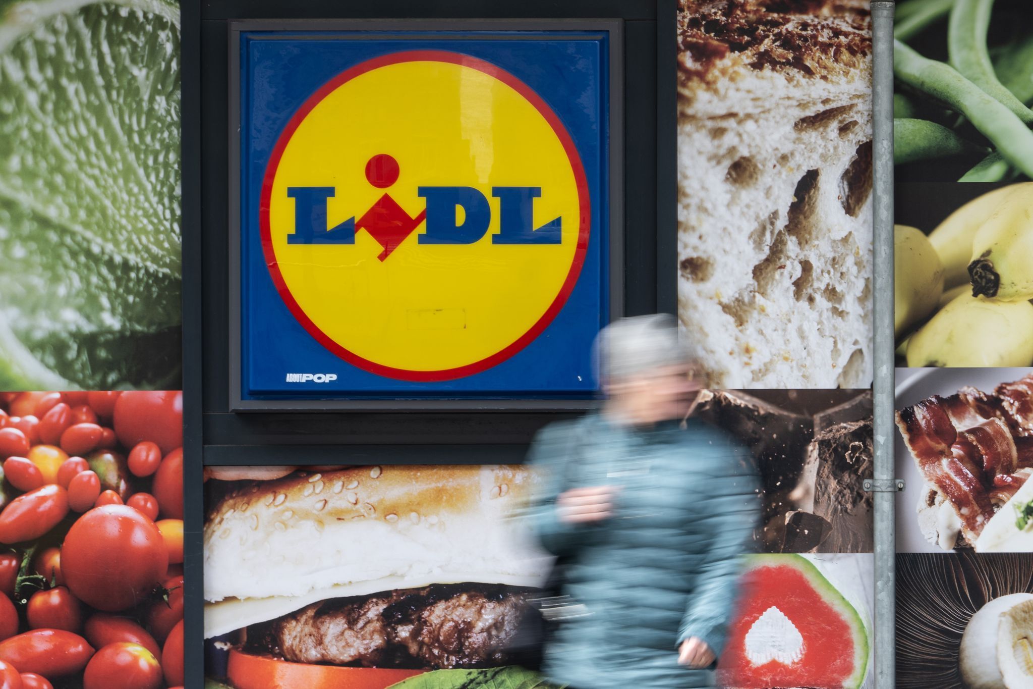 Lidl Symbolbild mit Frau
