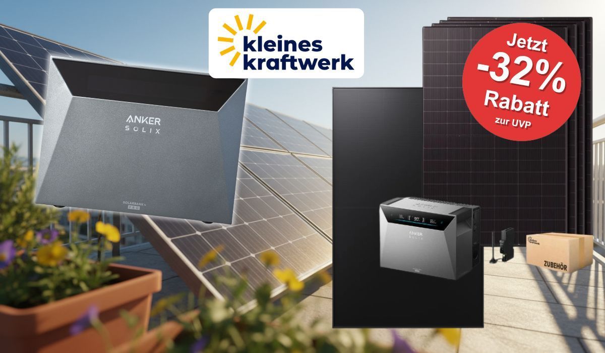 Kleines Kraftwerk Balkonkraftwerk-Set mit Anker SOLIX Solarbank 4 Pro Speicher und Solarmodulen vor Solardach-Hintergrund, mit Logo