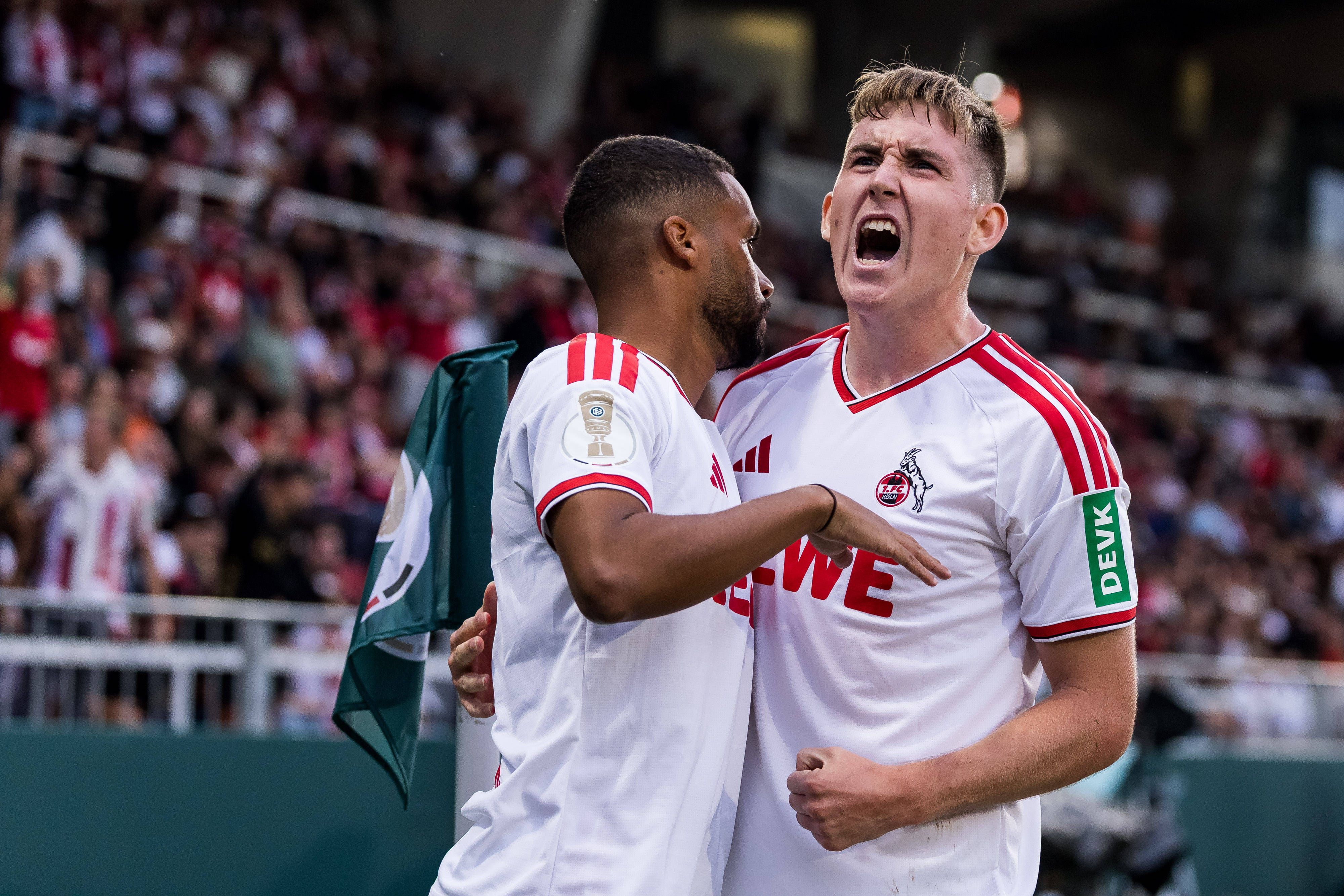 Isak Johannesson jubelt mit Linton Maina.