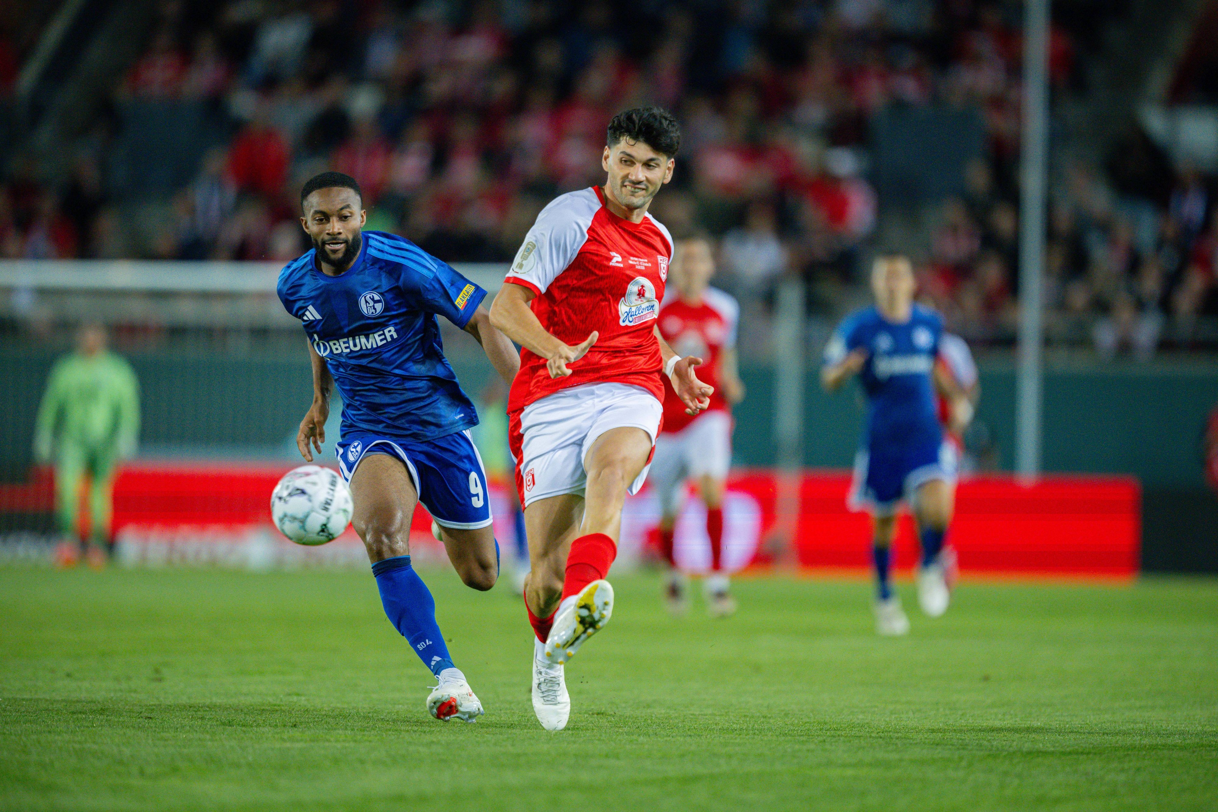 Moussa Sylla und Niclas Stierlin im Laufduell.