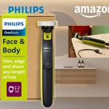 Philips OneBlade 360 Face & Body Rasierer in Schwarz-Gelb neben seiner Produktverpackung mit grünem Aufdruck, im Hintergrund ein modernes Badezimmer sowie zwei Detailaufnahmen des Geräts – einmal beim Rasieren unter Wasser und einmal liegend mit USB-Ladekabel an einer Ablage.