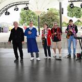 Die Band Köbes Underground auf der Bühne im Tanzbrunnen.