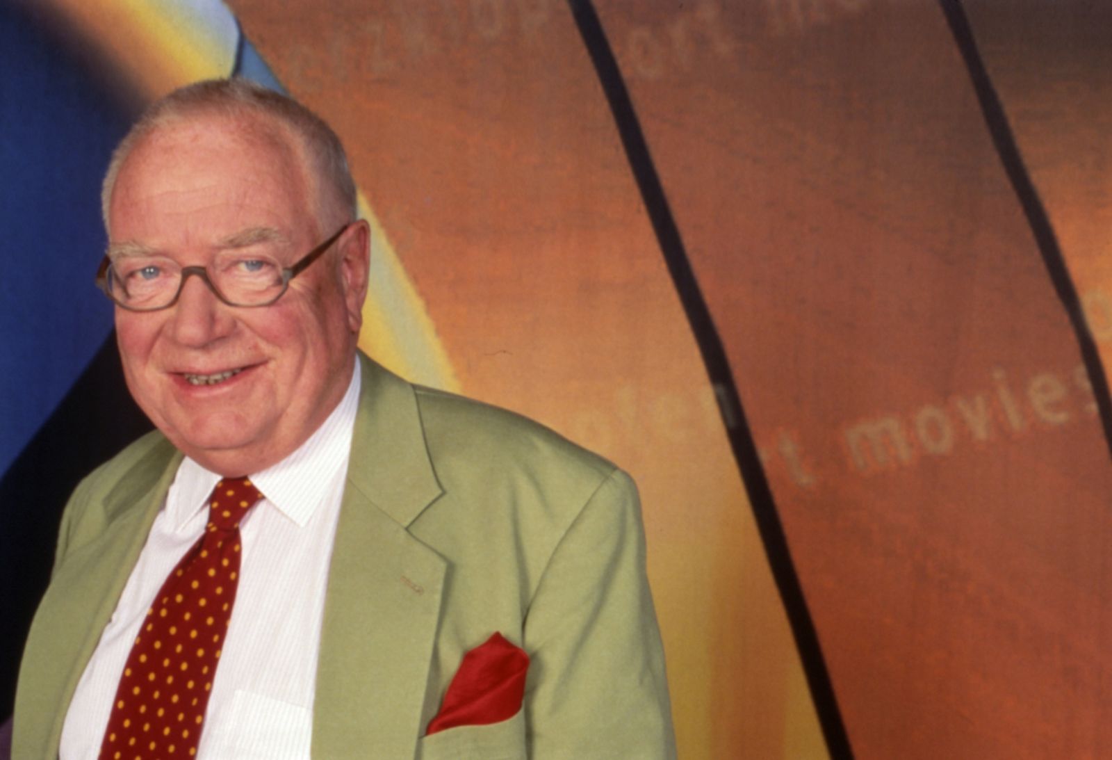 Erich Böhme moderierte ab 1990 achteinhalb Jahre lang die SAT.1-Reihe „Talk im Turm“. Der Journalist starb 2009 im Alter von 79 Jahren. (Bild: SAT.1)