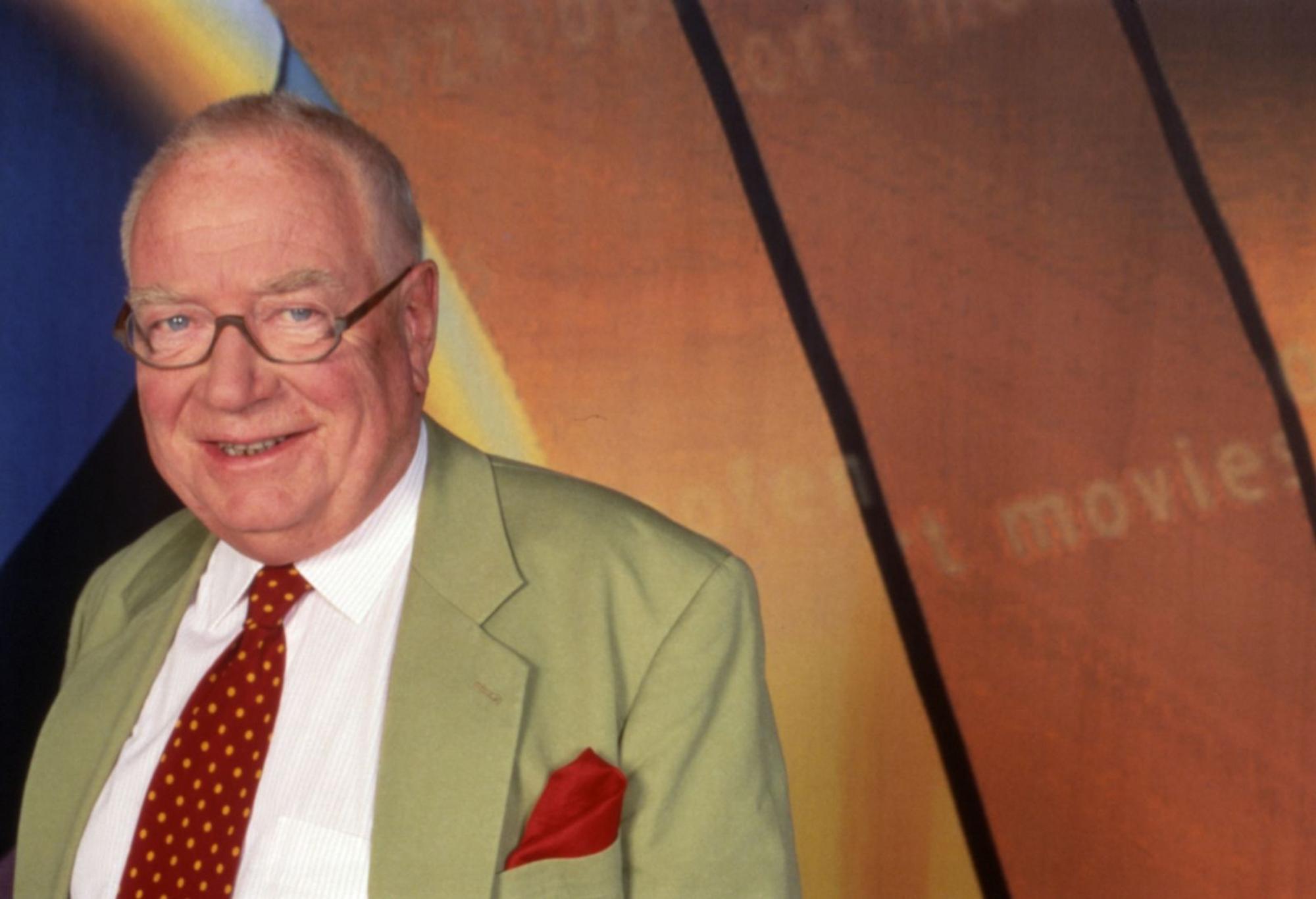 Erich Böhme moderierte ab 1990 achteinhalb Jahre lang die SAT.1-Reihe „Talk im Turm“. Der Journalist starb 2009 im Alter von 79 Jahren. (Bild: SAT.1)