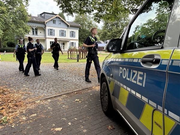 Polizeikräfte sind im Einsatz.