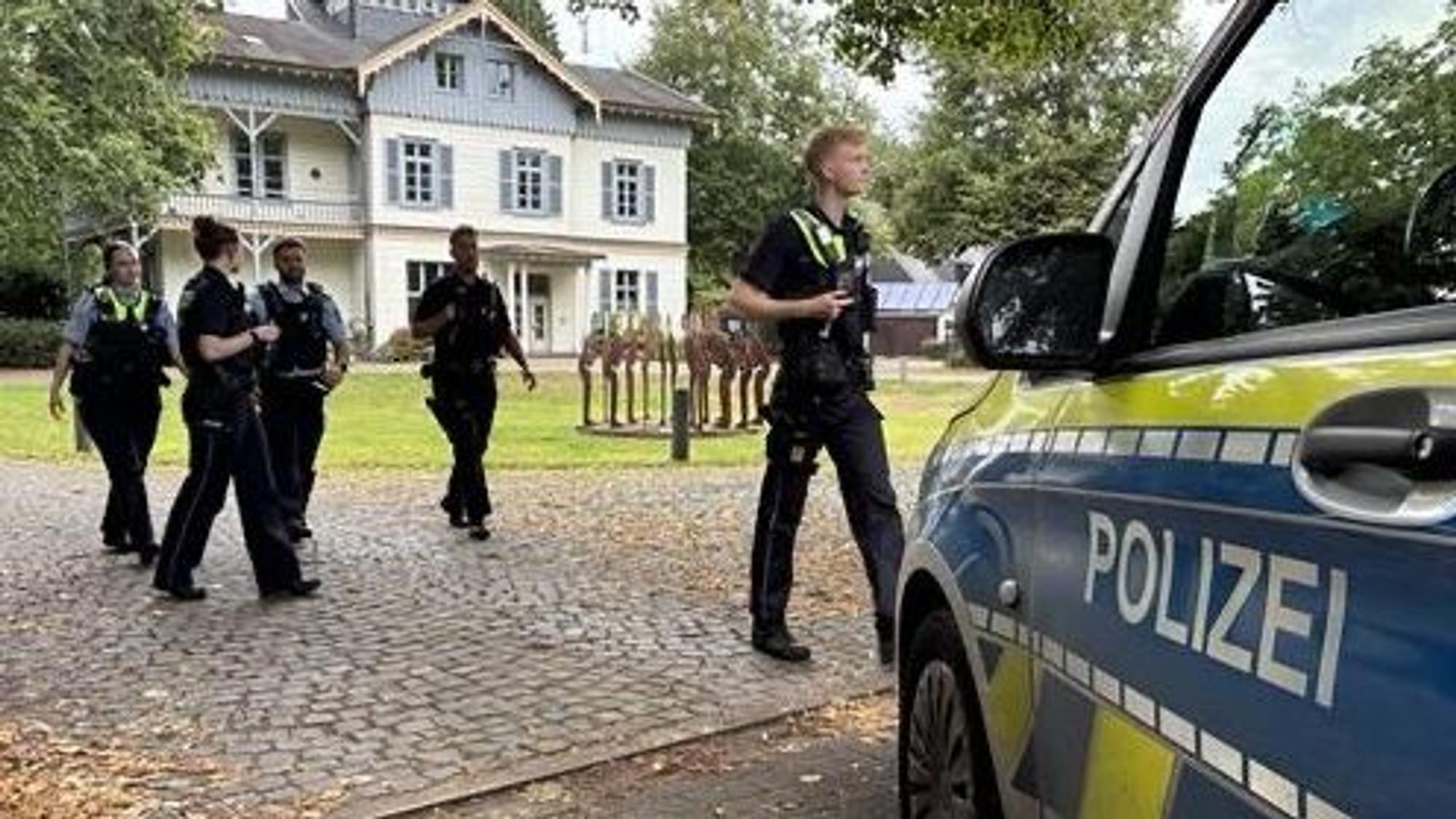 Polizeikräfte sind im Einsatz.