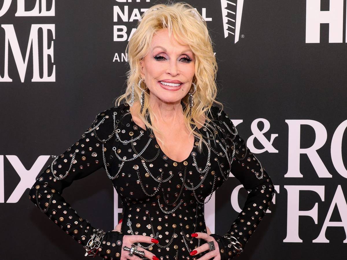 Dolly Parton galt als „Königin des Country“. Nun ist die ikonische Sängerin und Schauspielerin verstorben. (Bild: 2022 Getty Images/Emma McIntyre)