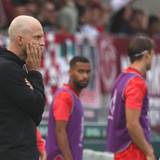 FC-Trainer Wagner steht in Würzburg am Spielfeldrand.