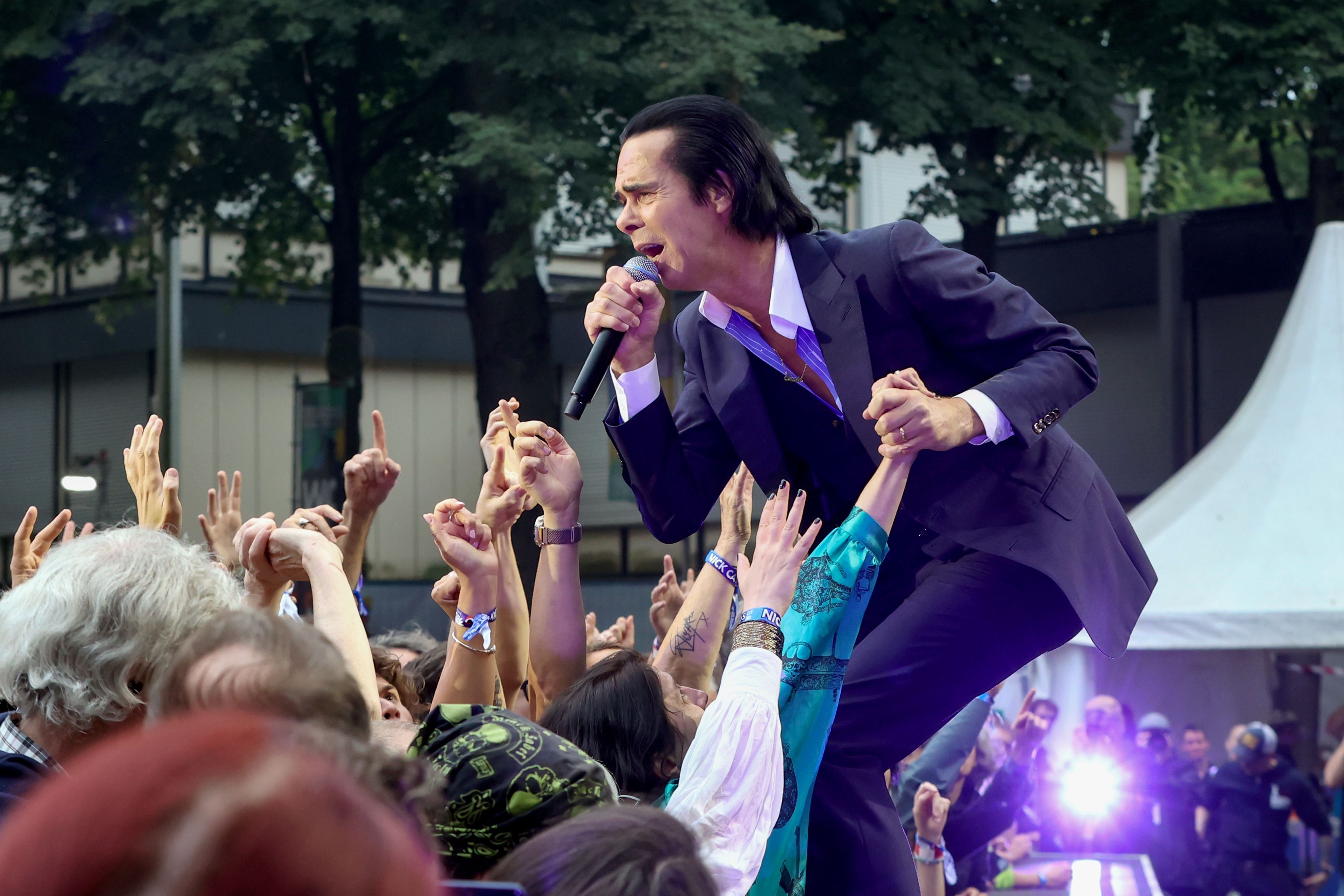 Nick Cave & The Bad Seeds auf dem KunstRasen in Bonn.