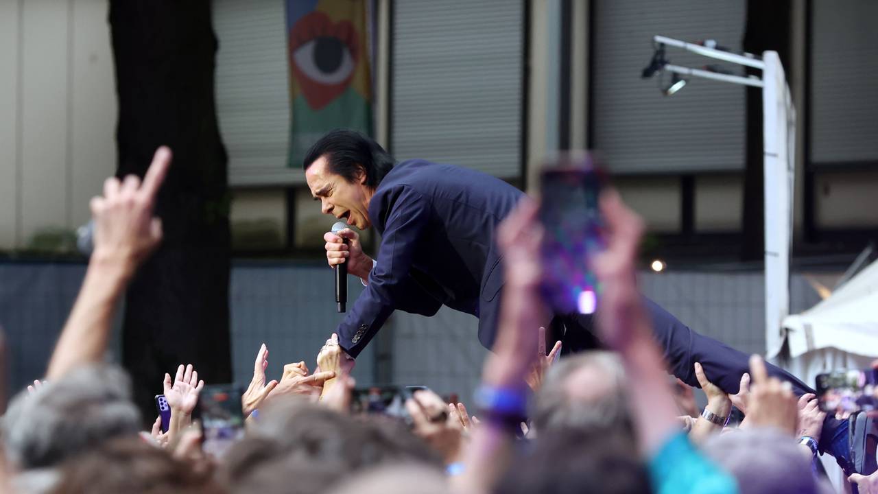 Nick Cave & The Bad Seeds auf dem KunstRasen in Bonn.