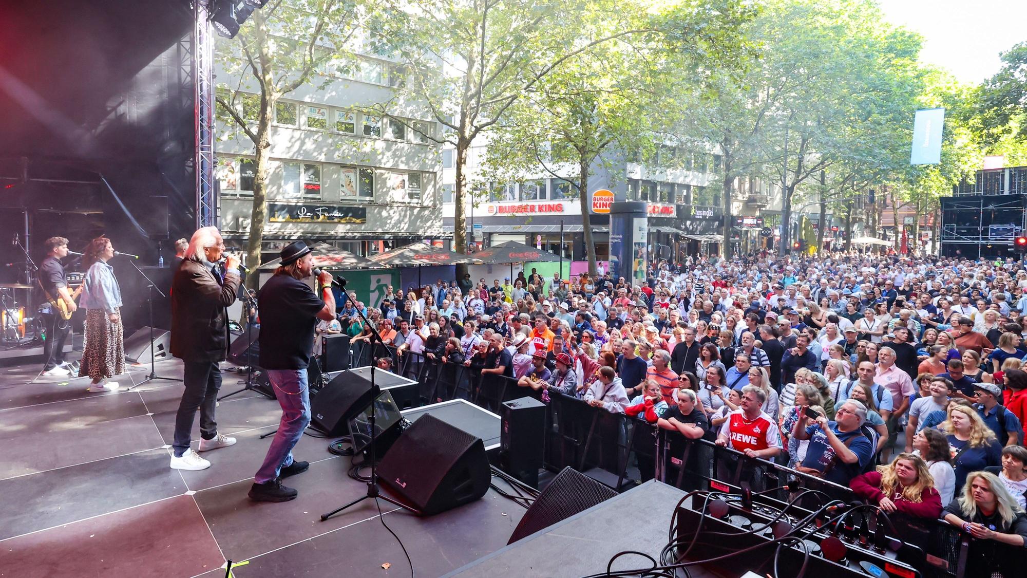 Auftritt auf der Bühne des Gamescom City Festival 2025
