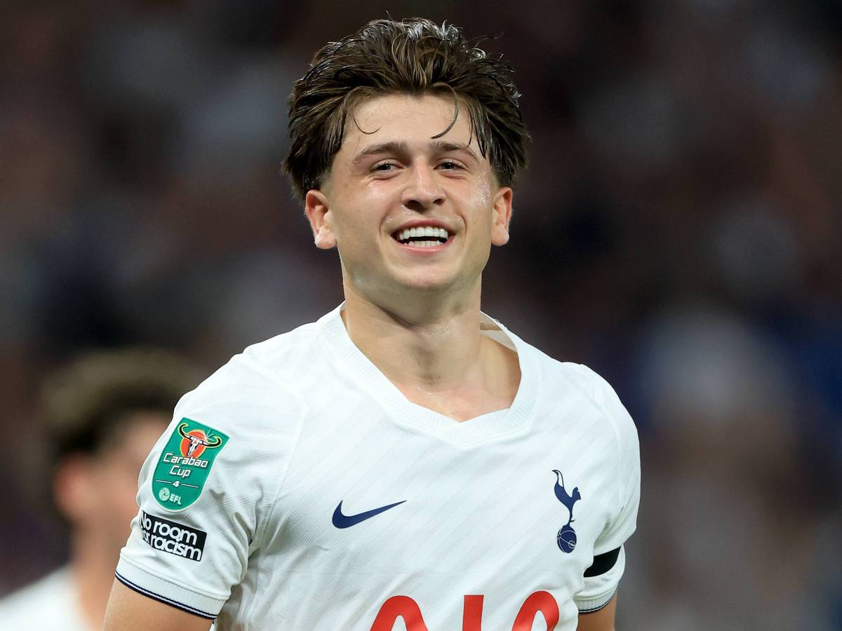 Torjubel von Mikey Moore für Tottenham.