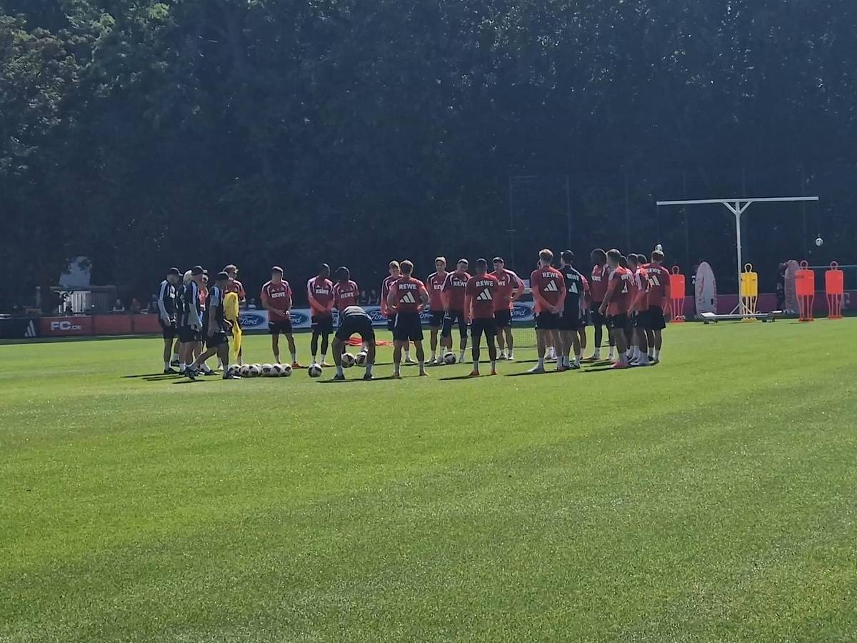 Die Profis des 1. FC Köln sangen Said El Mala zu seinem 20. Geburtstag ein Ständchen.