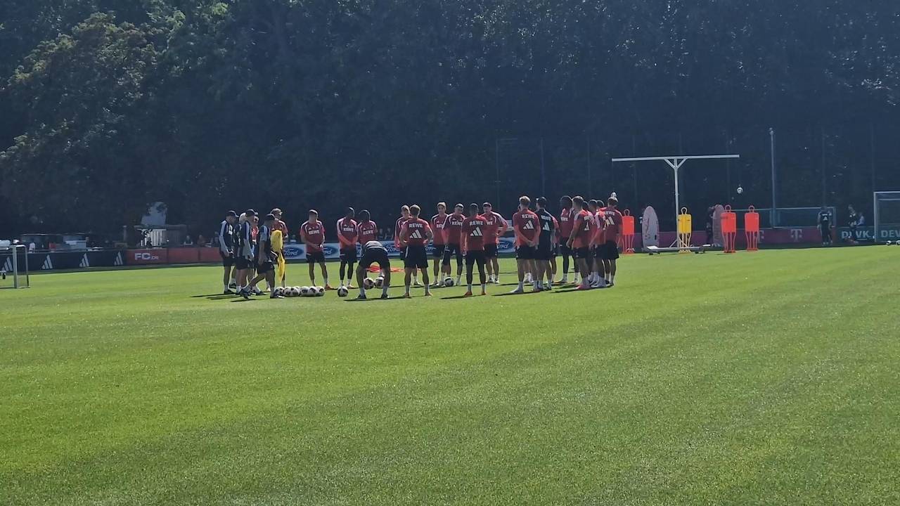 Die Profis des 1. FC Köln sangen Said El Mala zu seinem 20. Geburtstag ein Ständchen.