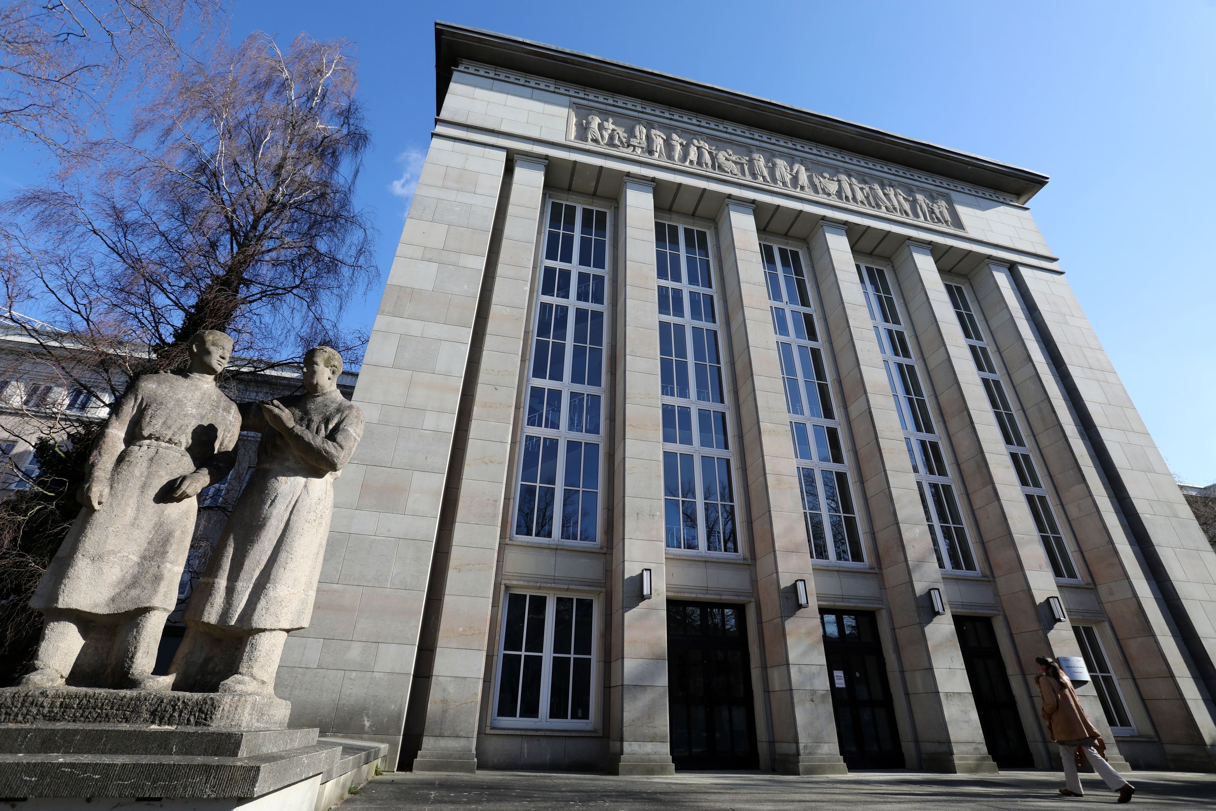 Der Eingang zur Universitätsmedizin Rostock (Hörsaalzugang im Zentrum für Innere Medizin) in Rostock.