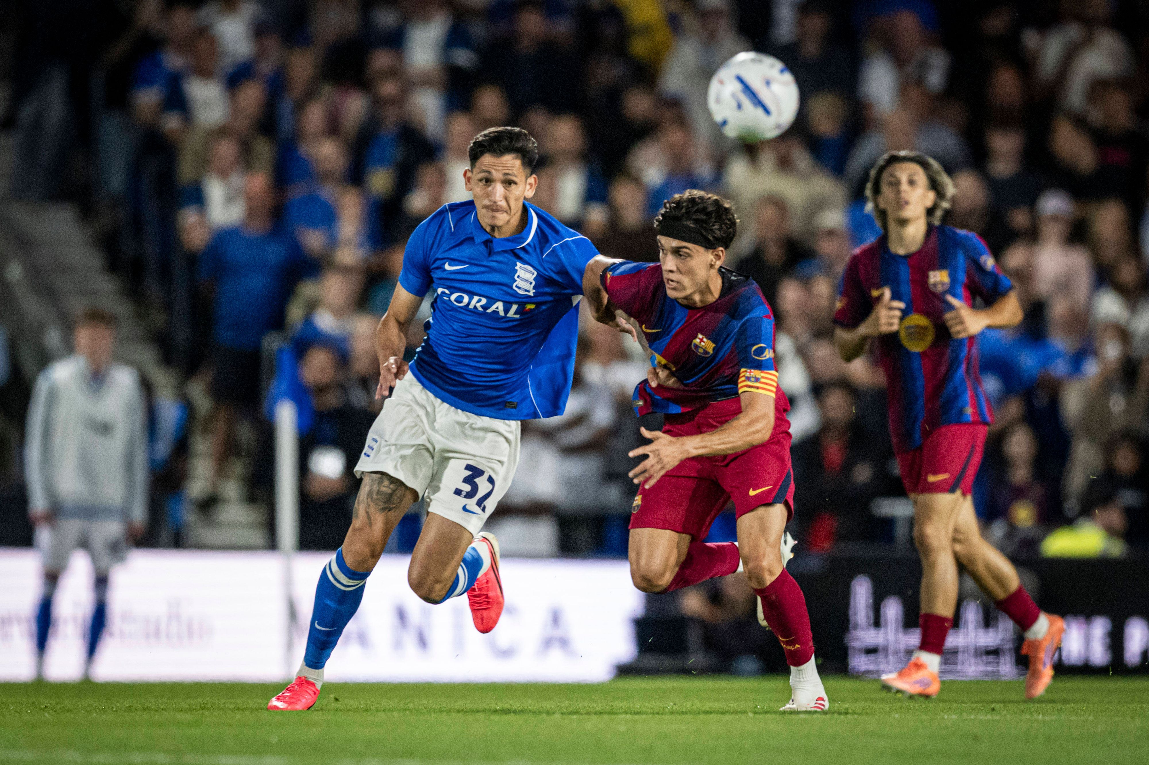 Zweikampf von Hector Fort im Spiel gegen Birmingham City.