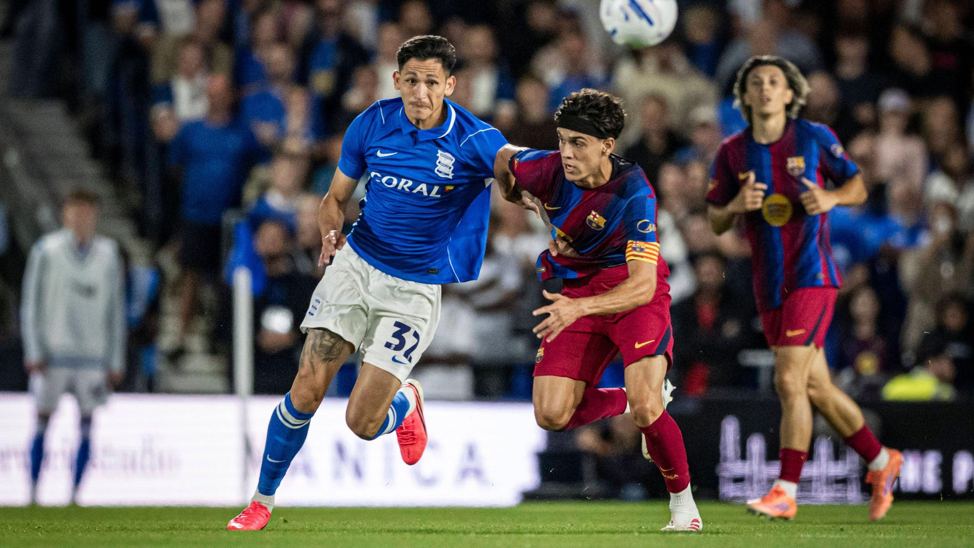 Zweikampf von Hector Fort im Spiel gegen Birmingham City.