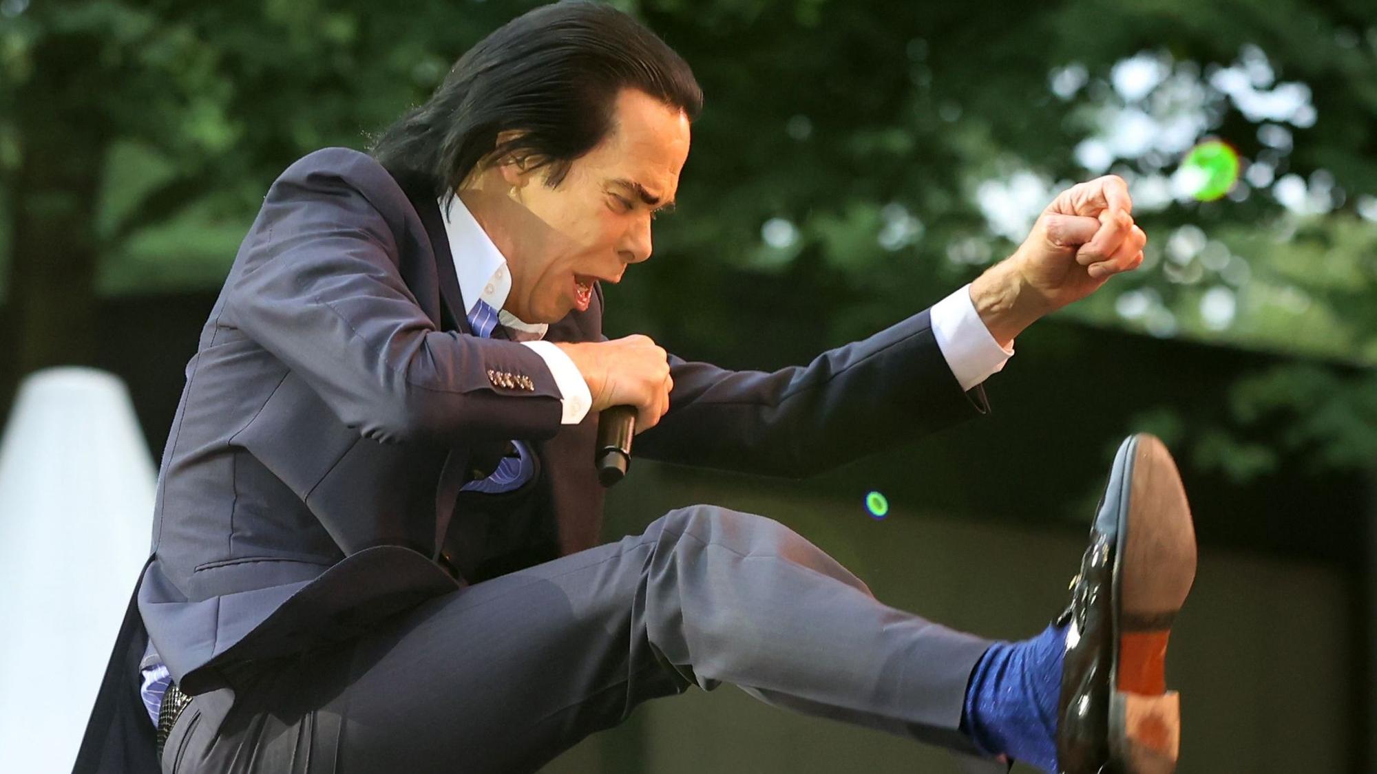 Nick Cave & The Bad Seeds auf dem KunstRasen in Bonn.