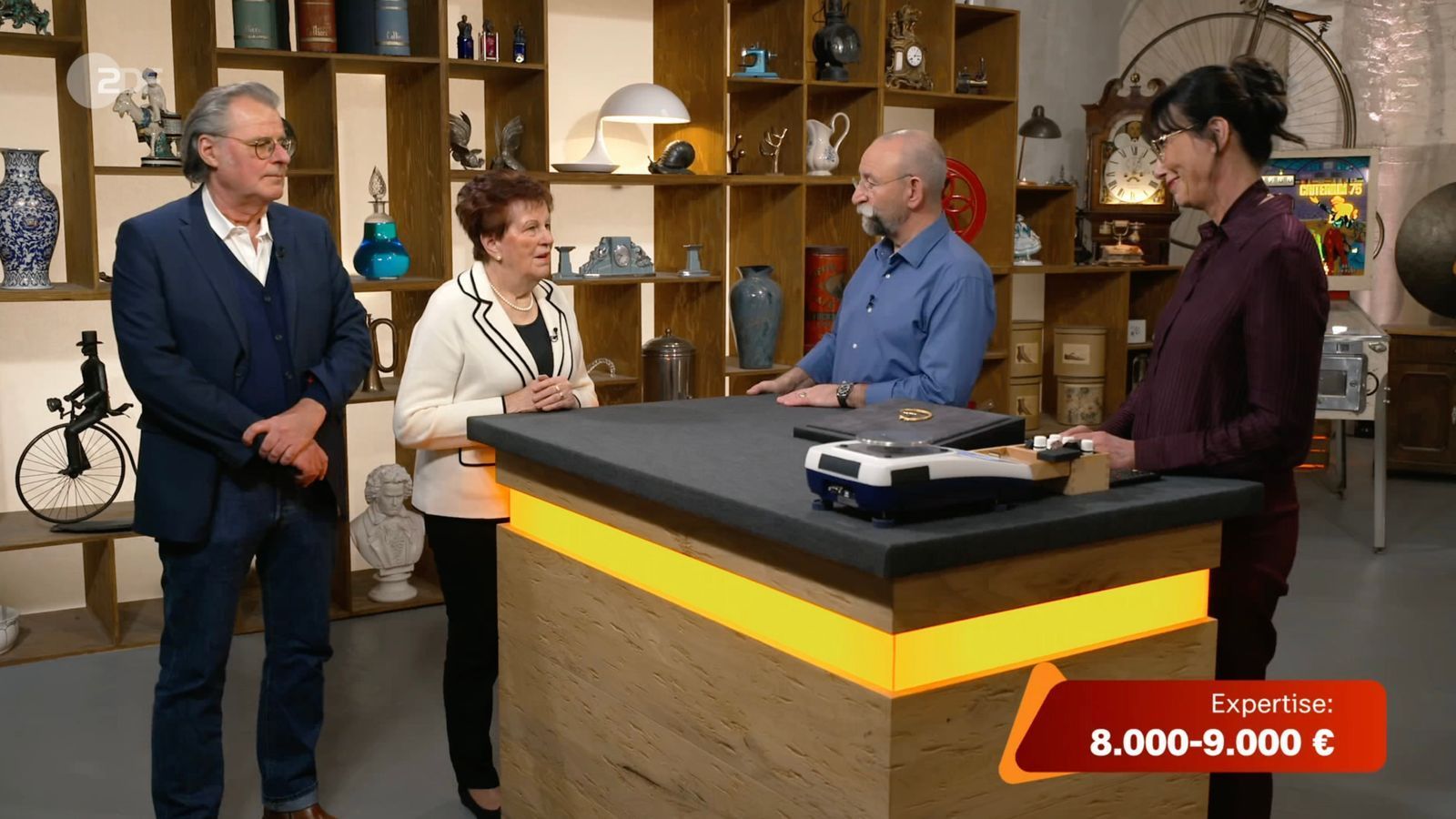 Überraschende Expertise: Allein der Goldwert des Armreifs lag schon bei 7.800 Euro.  (Bild: ZDF)