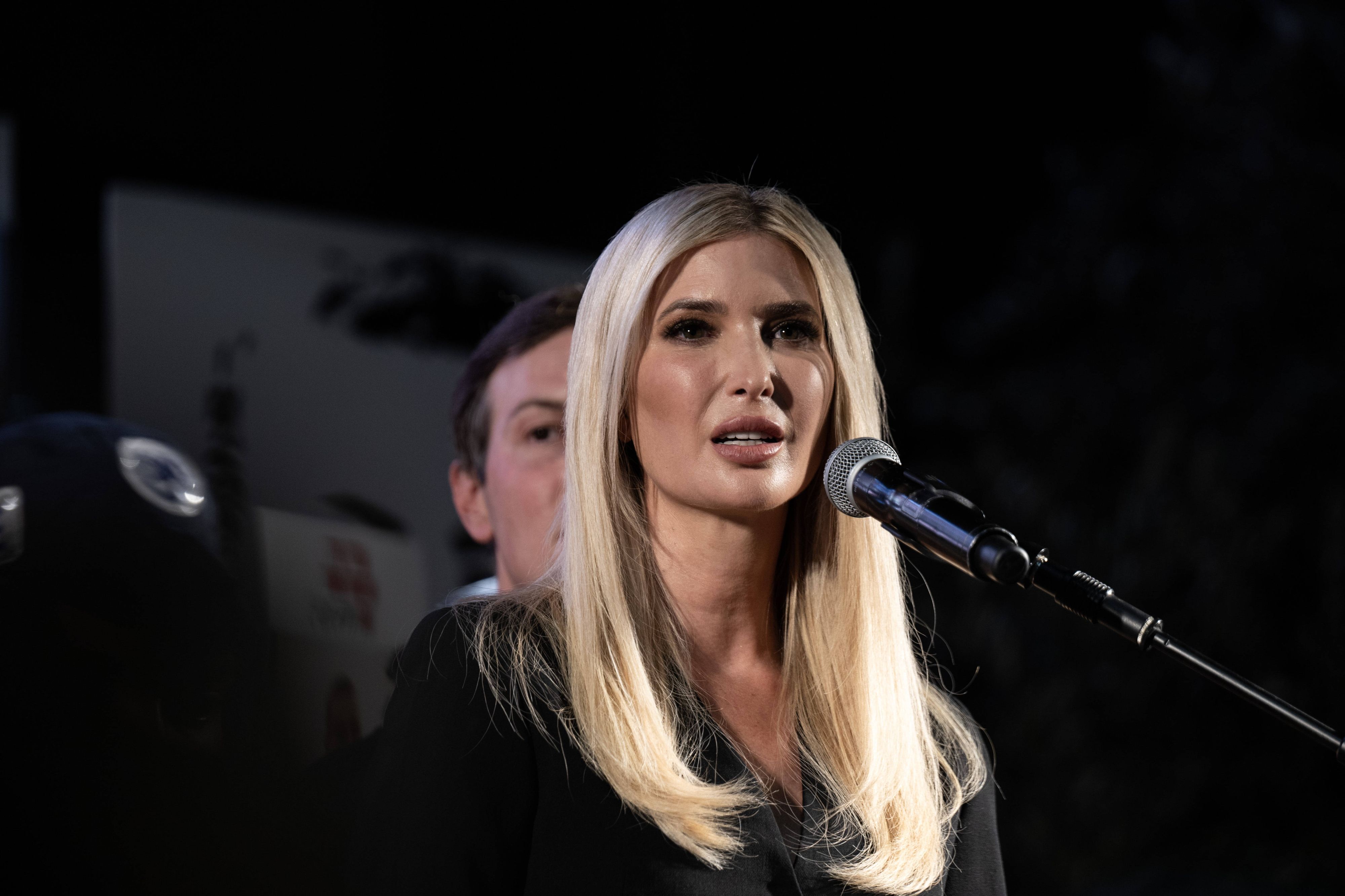 Ivanka Trump (hier im Oktober 2025 in Tel Aviv) erinnerte an Dolly Parton und sorgte mit ihren Worten für jede Menge Unmut.