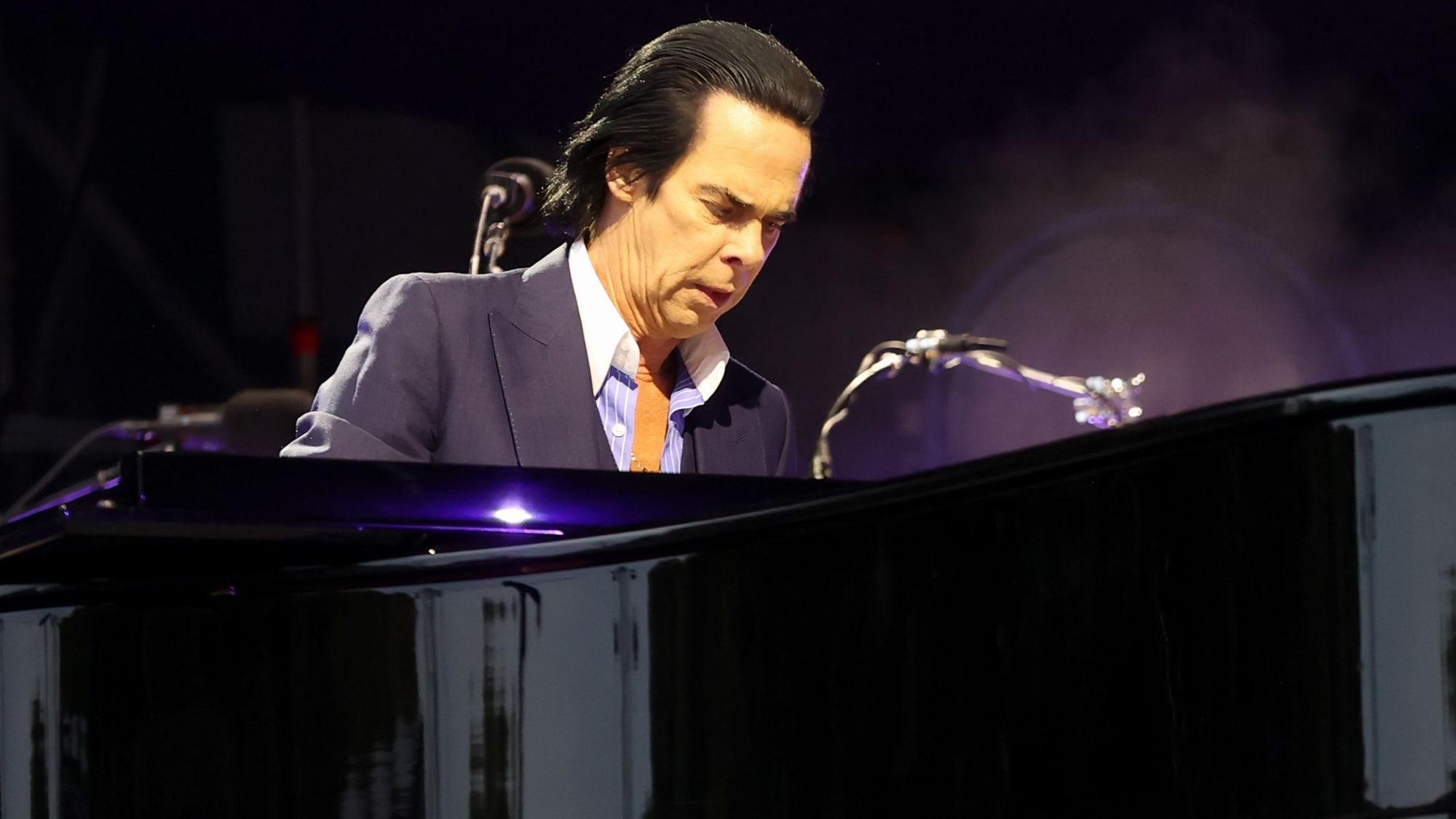 Nick Cave & The Bad Seeds auf dem KunstRasen in Bonn.