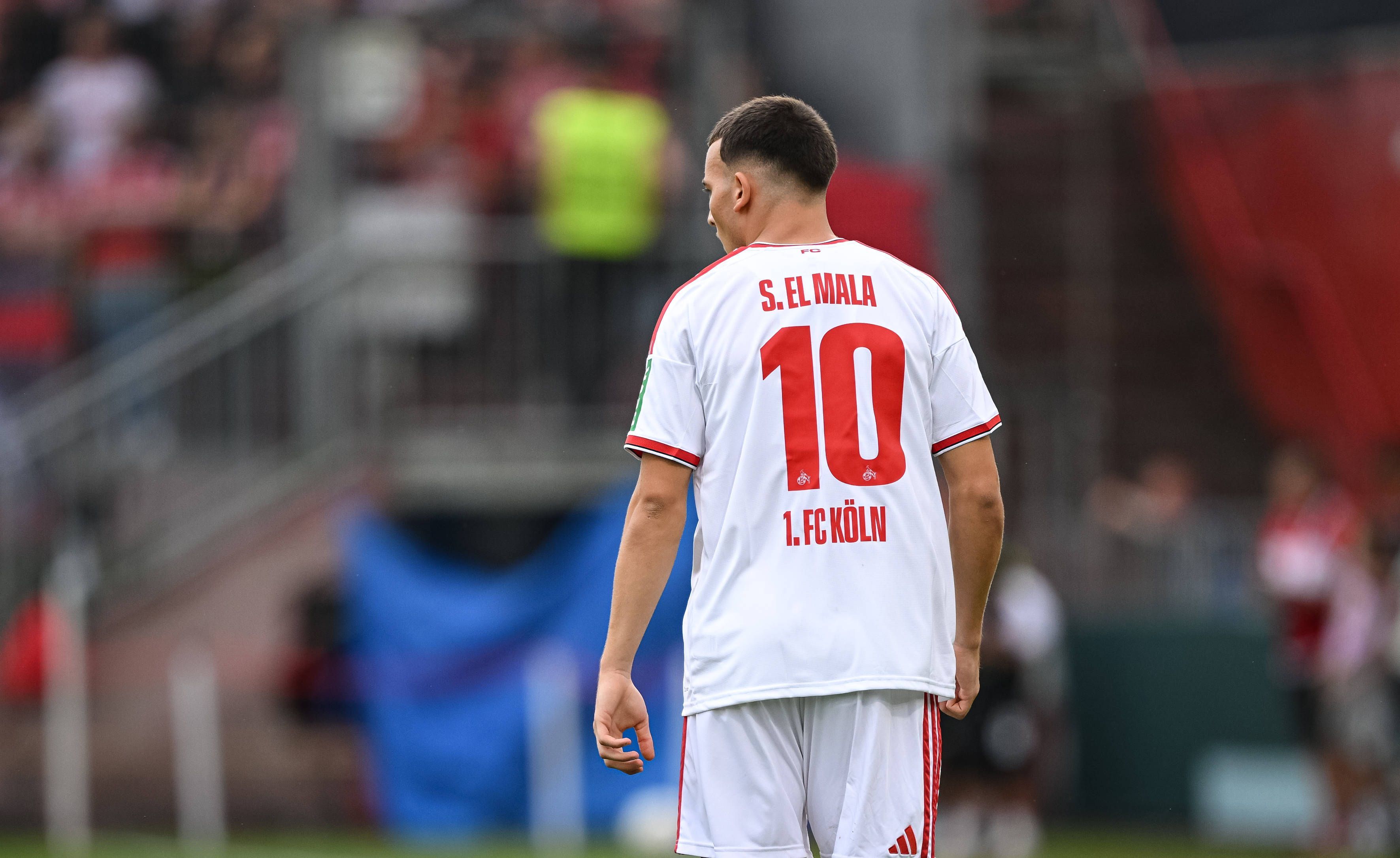 Said El Mala trägt jetzt die Rückennummer 10 beim 1. FC Köln, wie hier von hinten bei einem Spiel zu sehen ist.