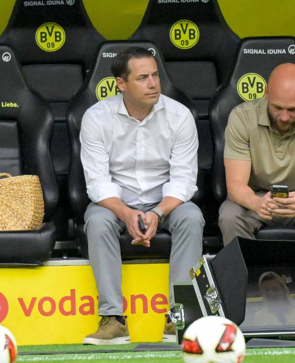 Die BVB-Bosse Lars Ricken und Ole Book.