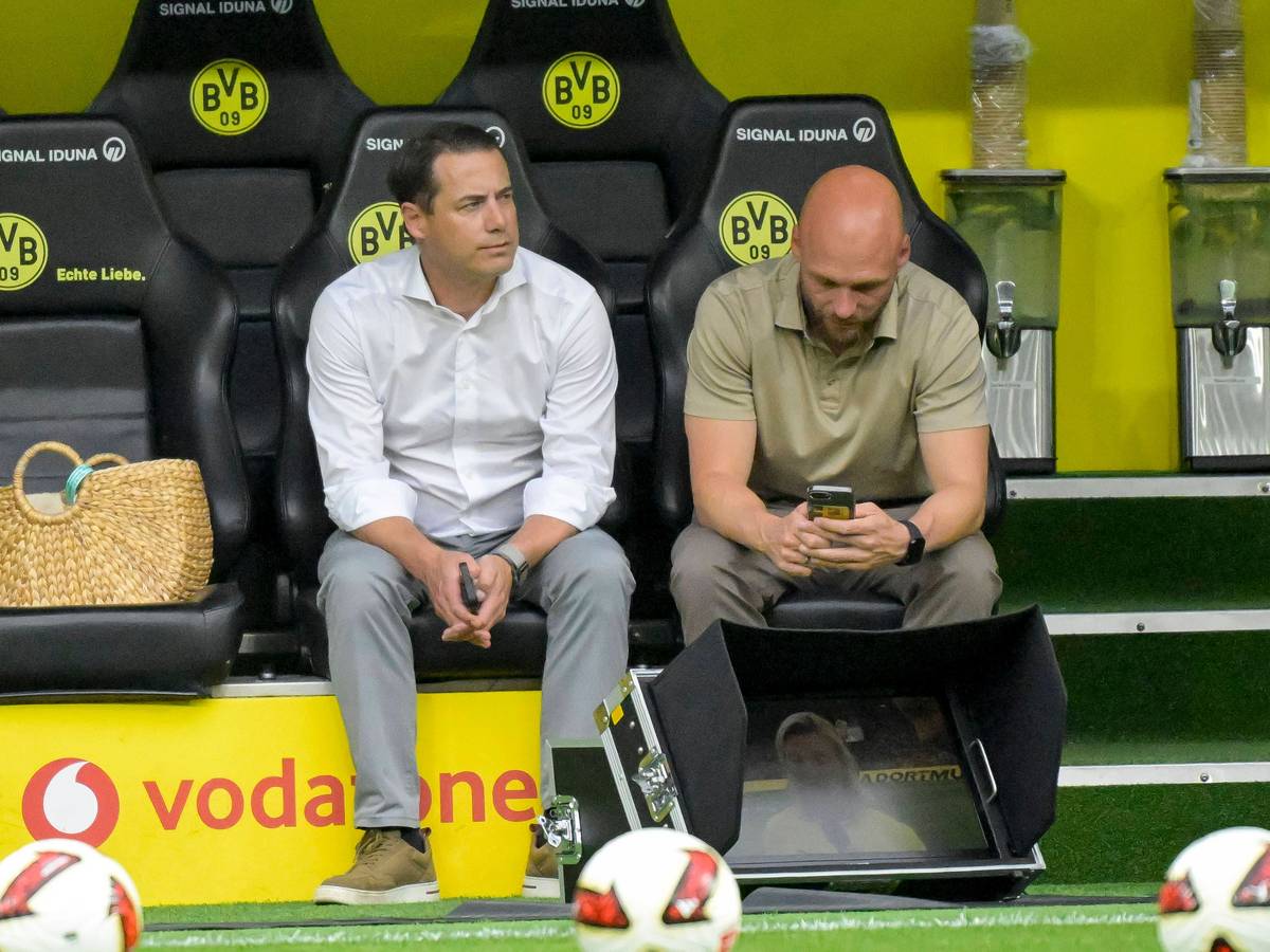 Die BVB-Bosse Lars Ricken und Ole Book.