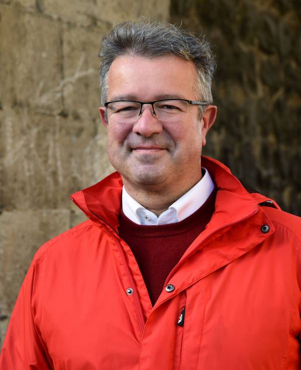 Manuel Andrack posiert für ein Foto.