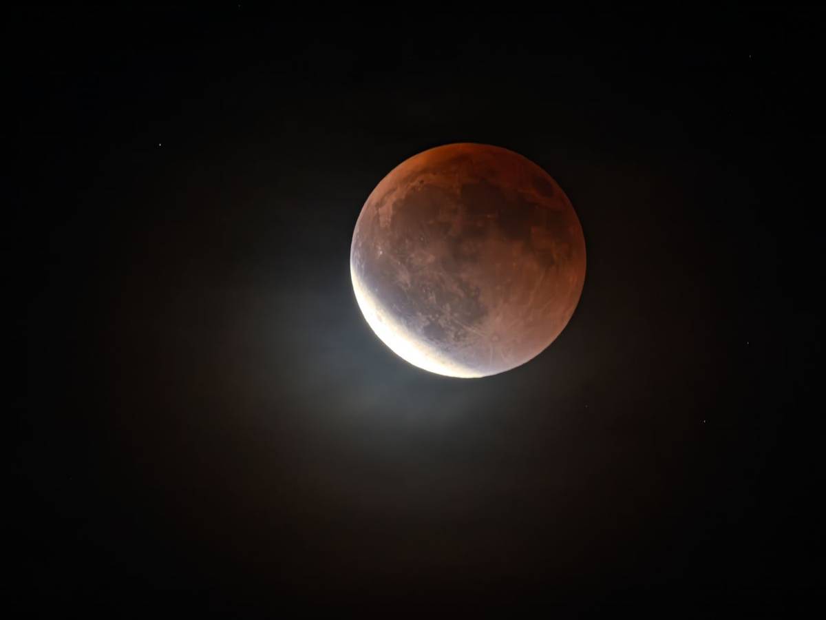 Bei einer partiellen Mondfinsternis verdeckt der Erdschatten den Mond nicht vollständig. (Bild: iStock/Marcel Forrer)