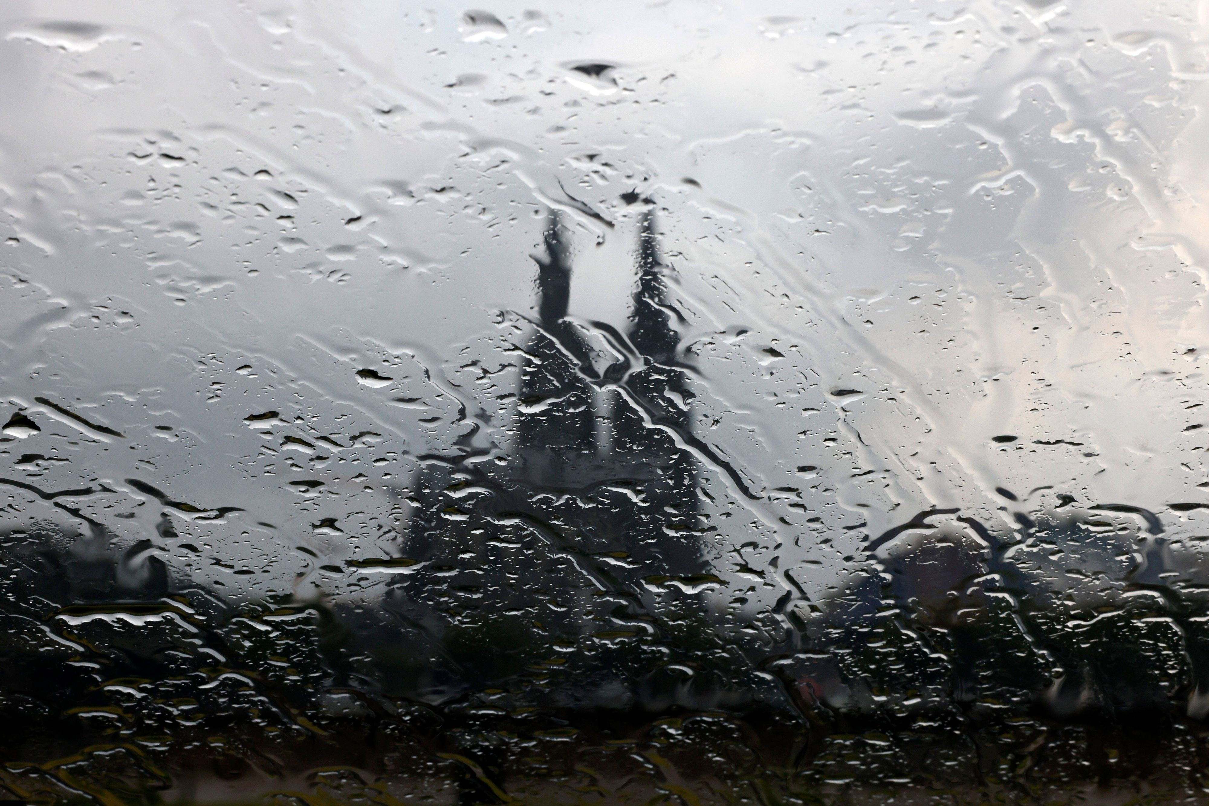 Ein Gewitter zieht über Köln (Archivbild).