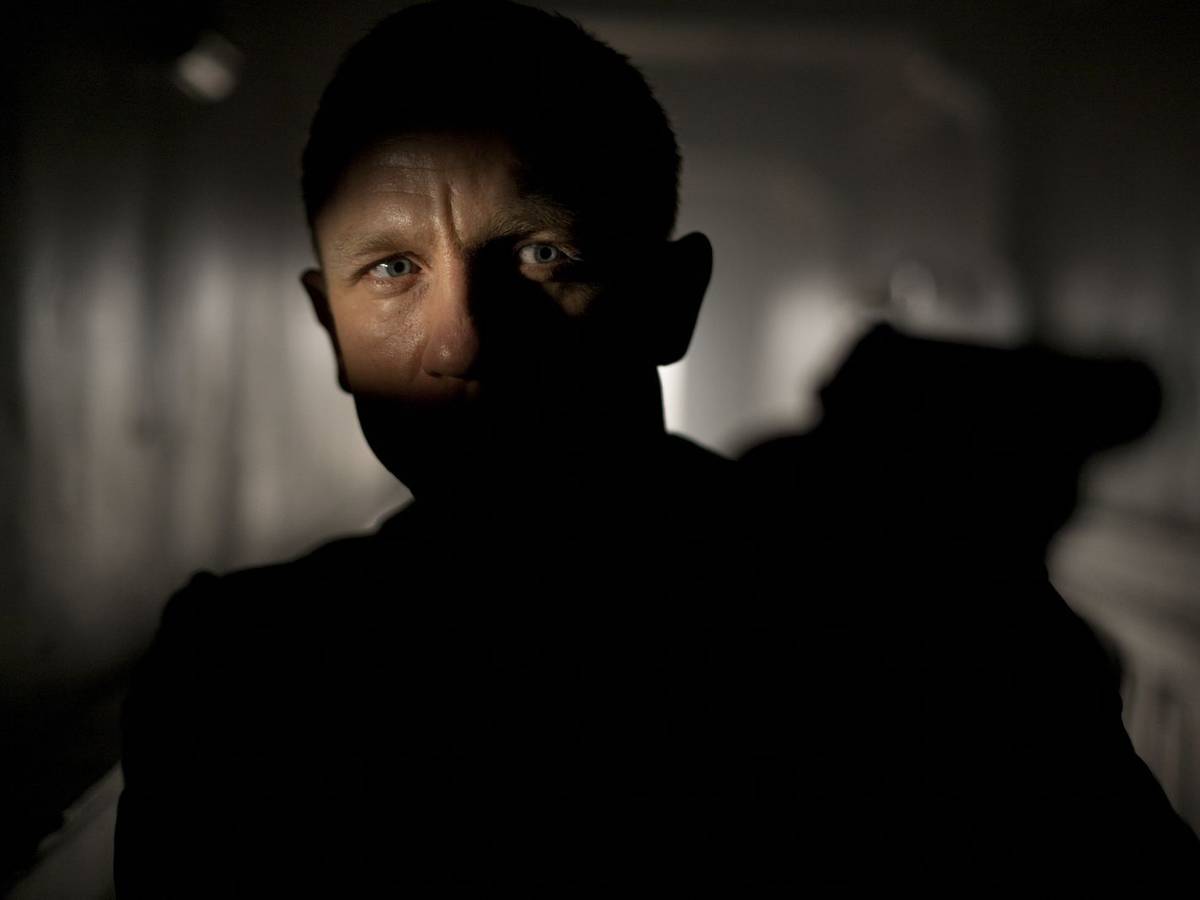 James Bond setzt alles daran, die Verantwortlichen zu finden, die seine Chefin „M“ (Judi Dench) aus dem Weg räumen wollen. (Bild: Skyfall © 2012 Danjaq, LLC, United Artists Corporation and Columbia Pictures Industries)