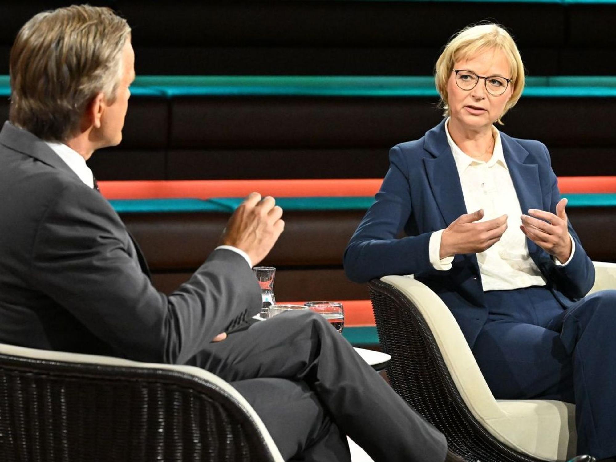Im Gespräch mit dem ZDF-Moderator gewährte Katja Wolf einen überraschend ehrlichen Einblick in ihre Beziehung zu Sahra Wagenknecht. (Bild: ZDF / Cornelia Lehmann)
