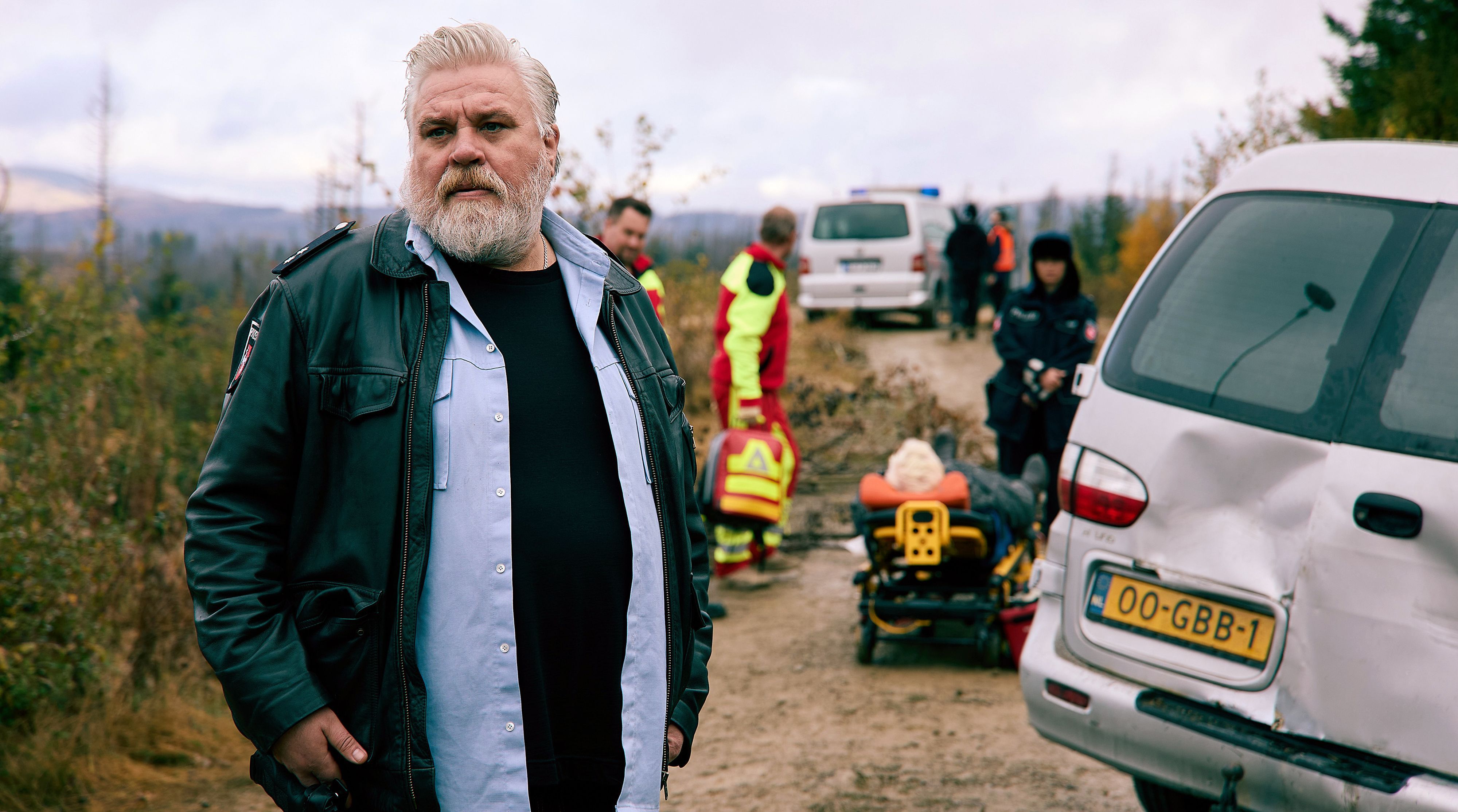 „Sheriff“ Frank Koops (Aljoscha Stadelmann) am Unfallort.