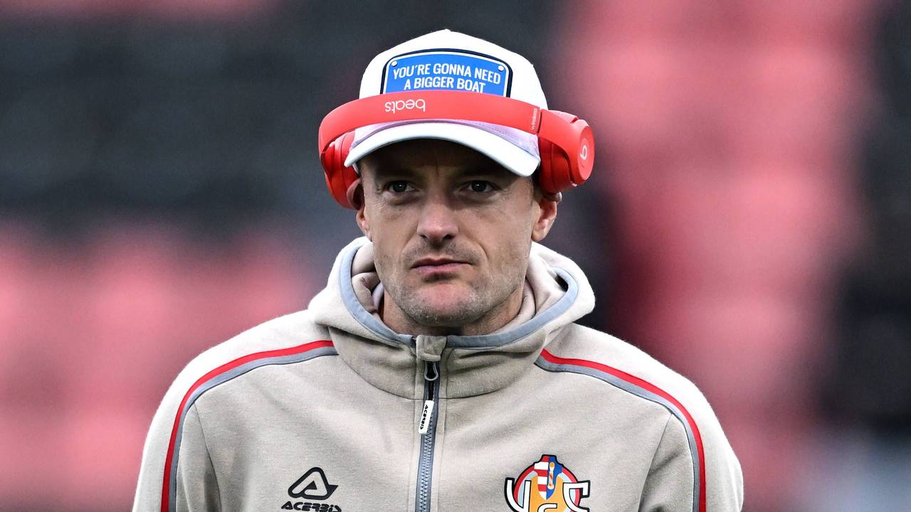 Jamie Vardy mit Kappe und großen Kopfhörern.