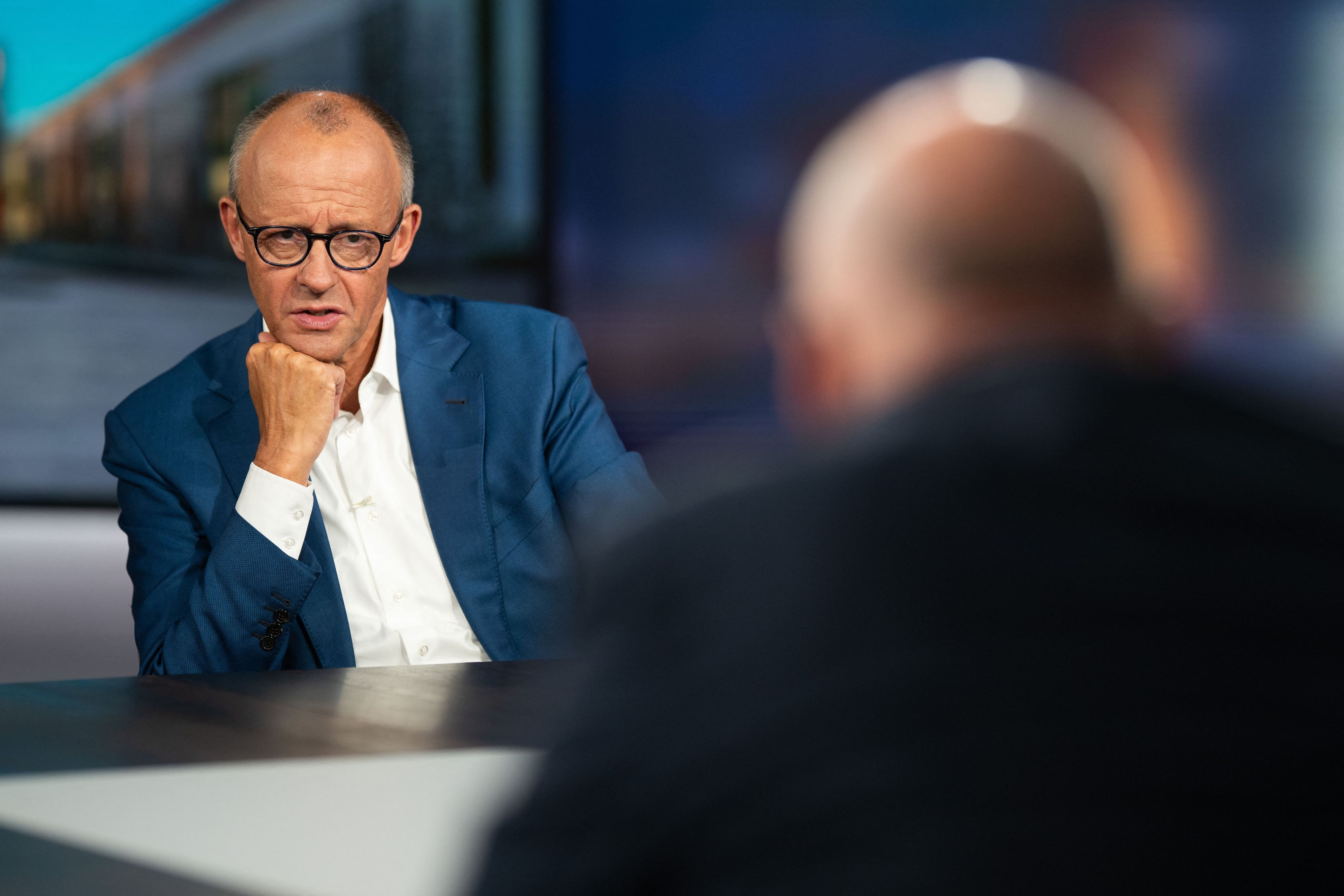 Bundeskanzler Friedrich Merz (CDU) zu Gast in der RTL-Sendung „Am Tisch mit Friedrich Merz“.