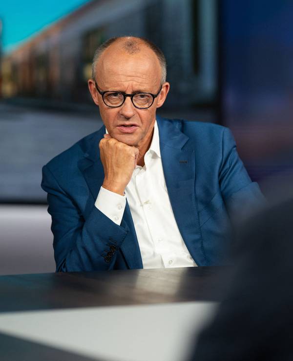 Bundeskanzler Friedrich Merz (CDU) zu Gast in der RTL-Sendung „Am Tisch mit Friedrich Merz“.