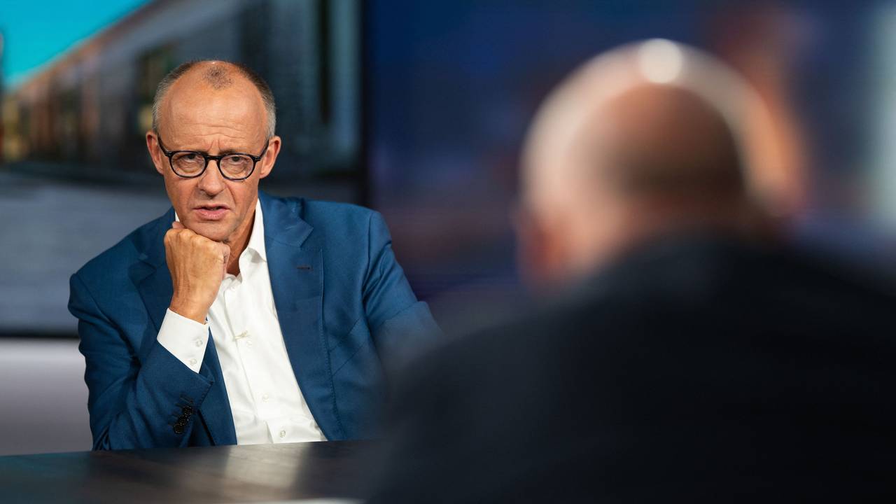 Bundeskanzler Friedrich Merz (CDU) zu Gast in der RTL-Sendung „Am Tisch mit Friedrich Merz“.