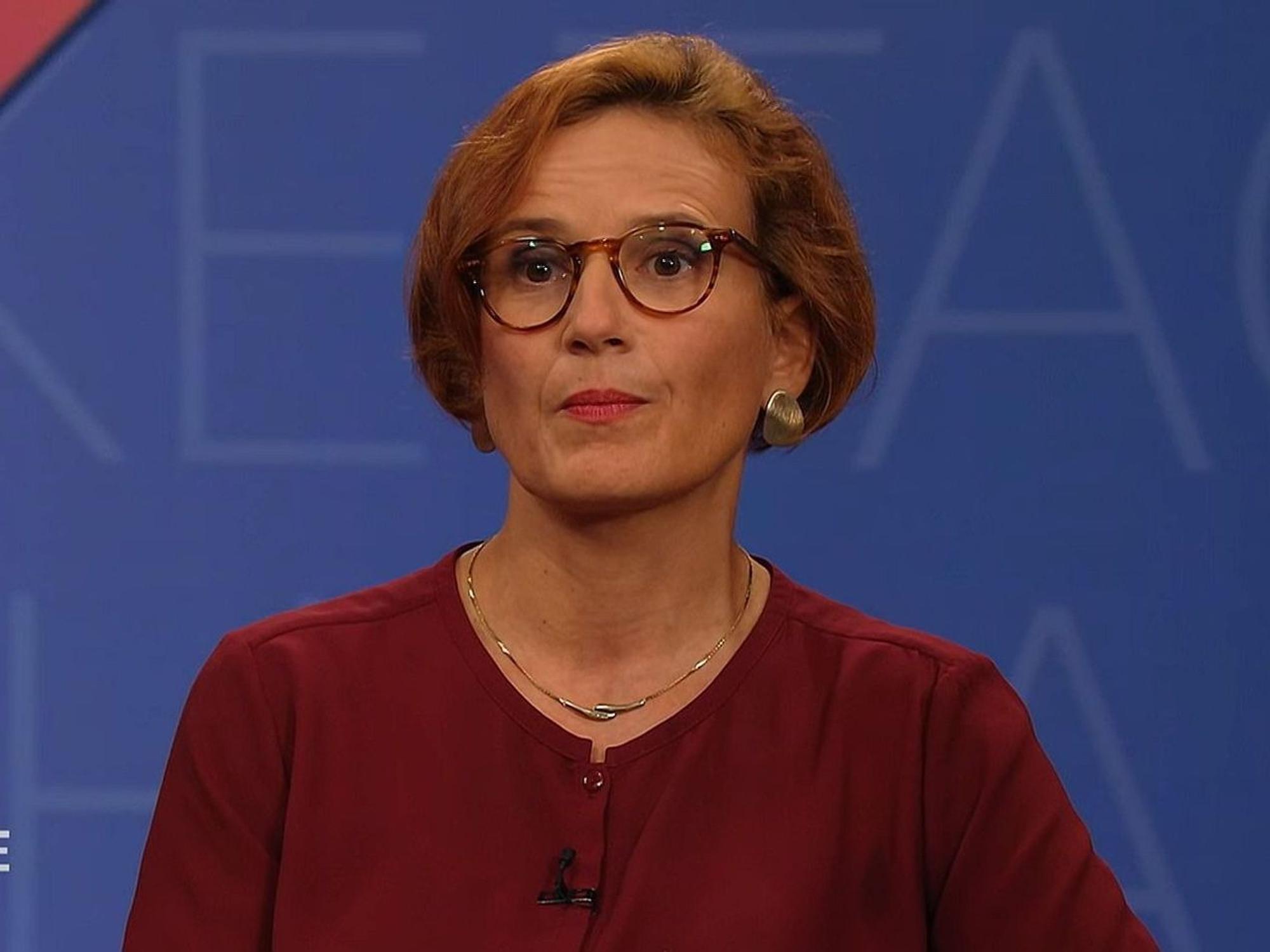 Ex-Linken-Chefin Katja Kipping ging in „Sarah Tacke“ mit der Grundsicherung hart ins Gericht. Die Maßnahme werde uns alle teuer zu stehen bekommen. (Bild: ZDF)