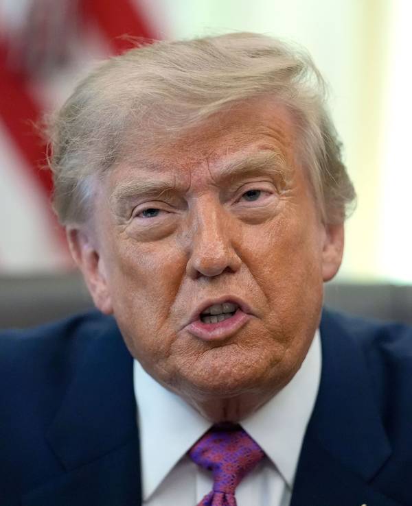 US-Präsident Donald Trump spricht im Oval Office des Weißen Hauses.