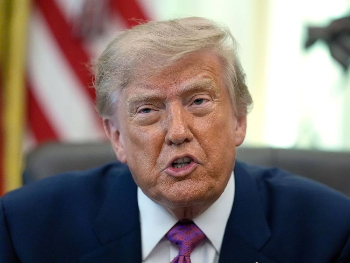 US-Präsident Donald Trump spricht im Oval Office des Weißen Hauses.