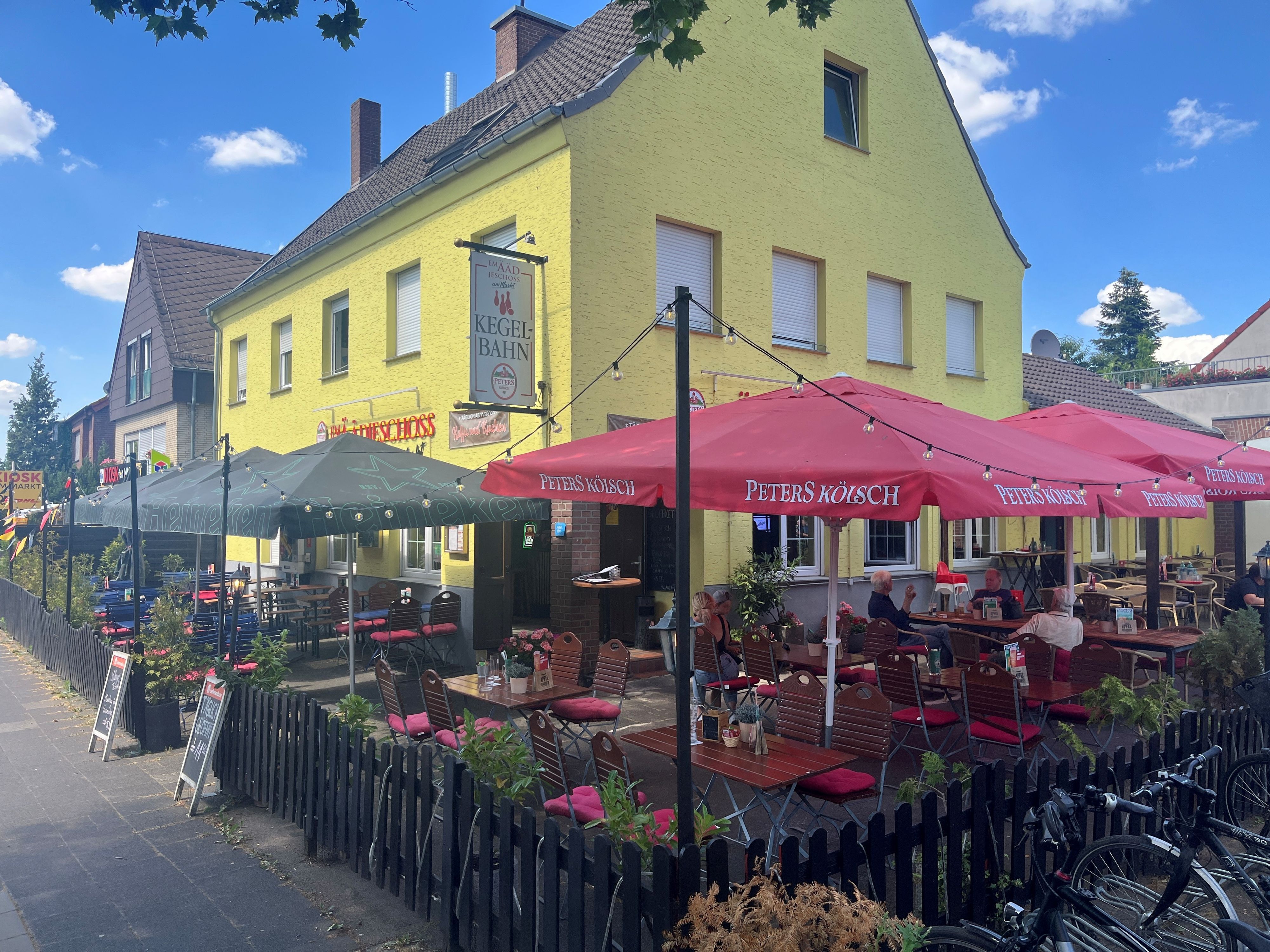 Genussradeln an der Erft: Das Gasthaus "Em Äädjeschoss am Markt" in Kerpen-Türnich